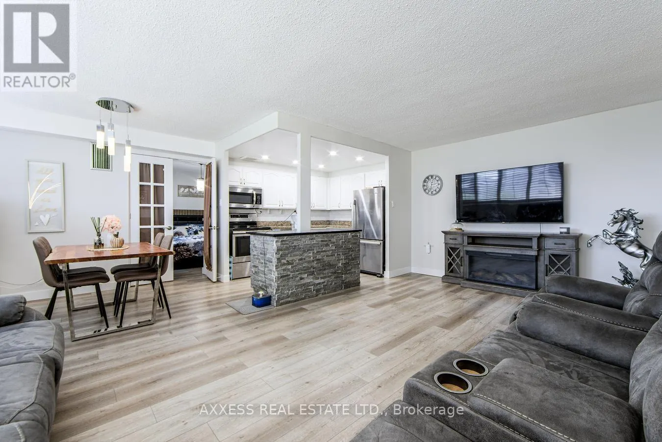 609 - 3590 KANEFF CRESCENT