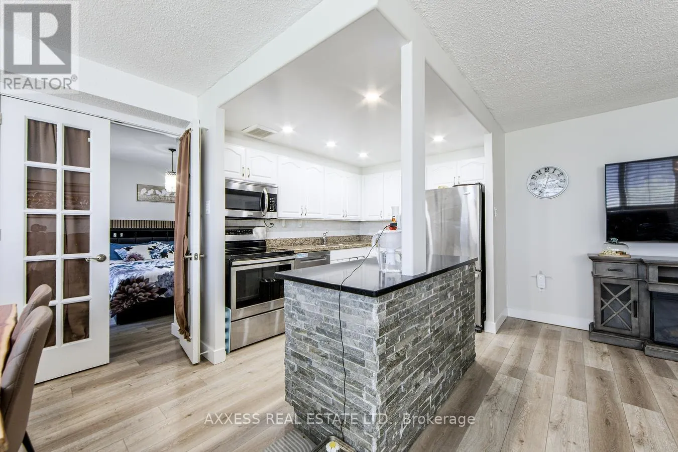 609 - 3590 KANEFF CRESCENT