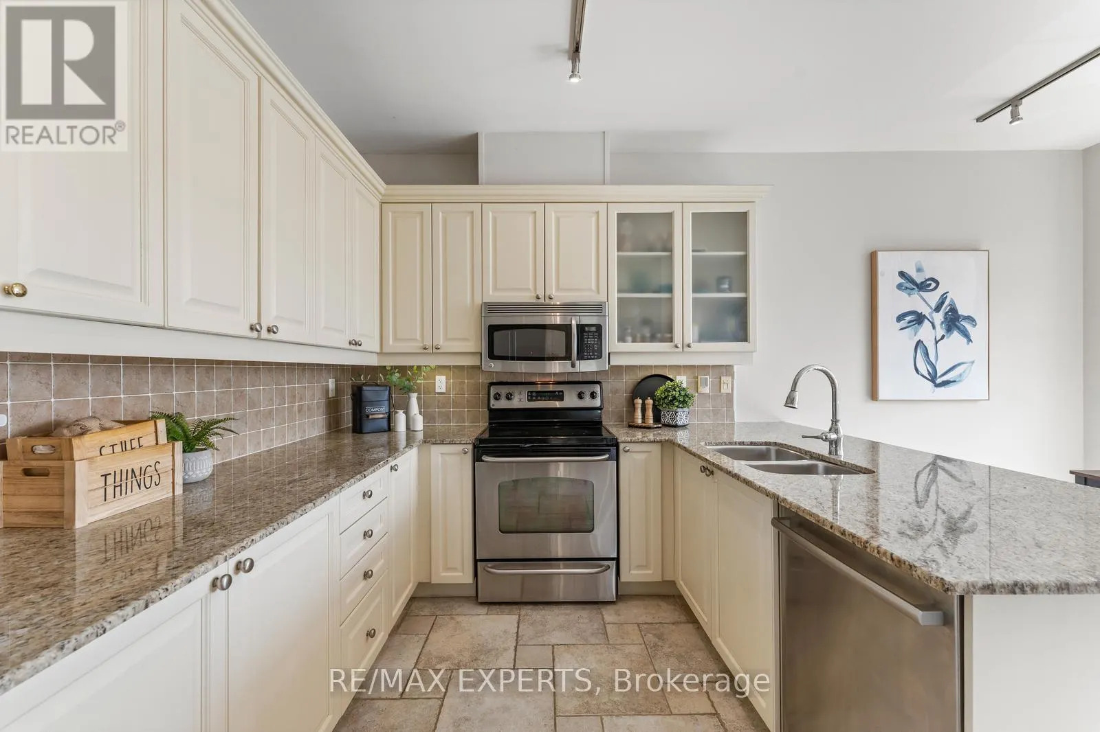 134 ROLLING HILLS LANE