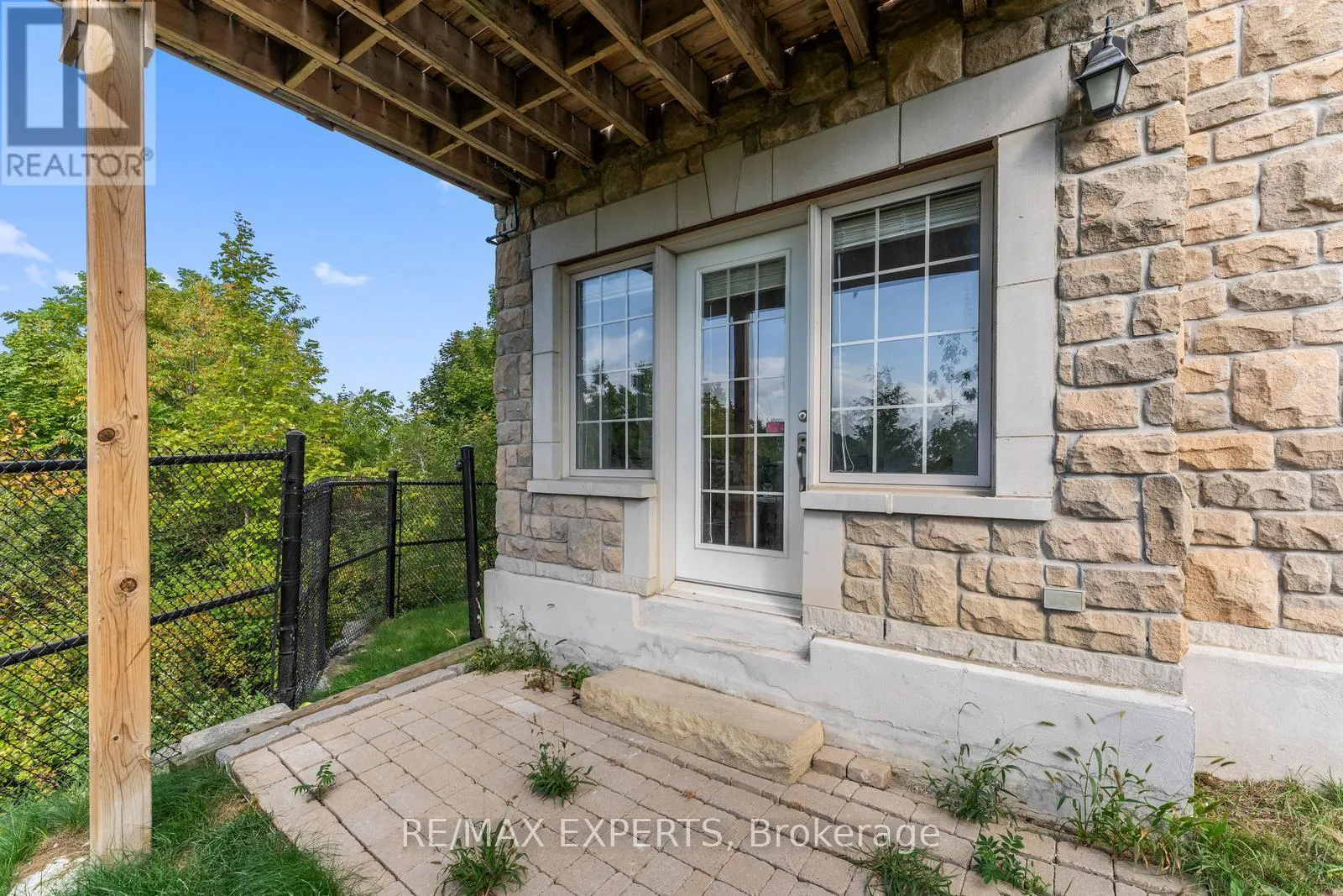 134 ROLLING HILLS LANE