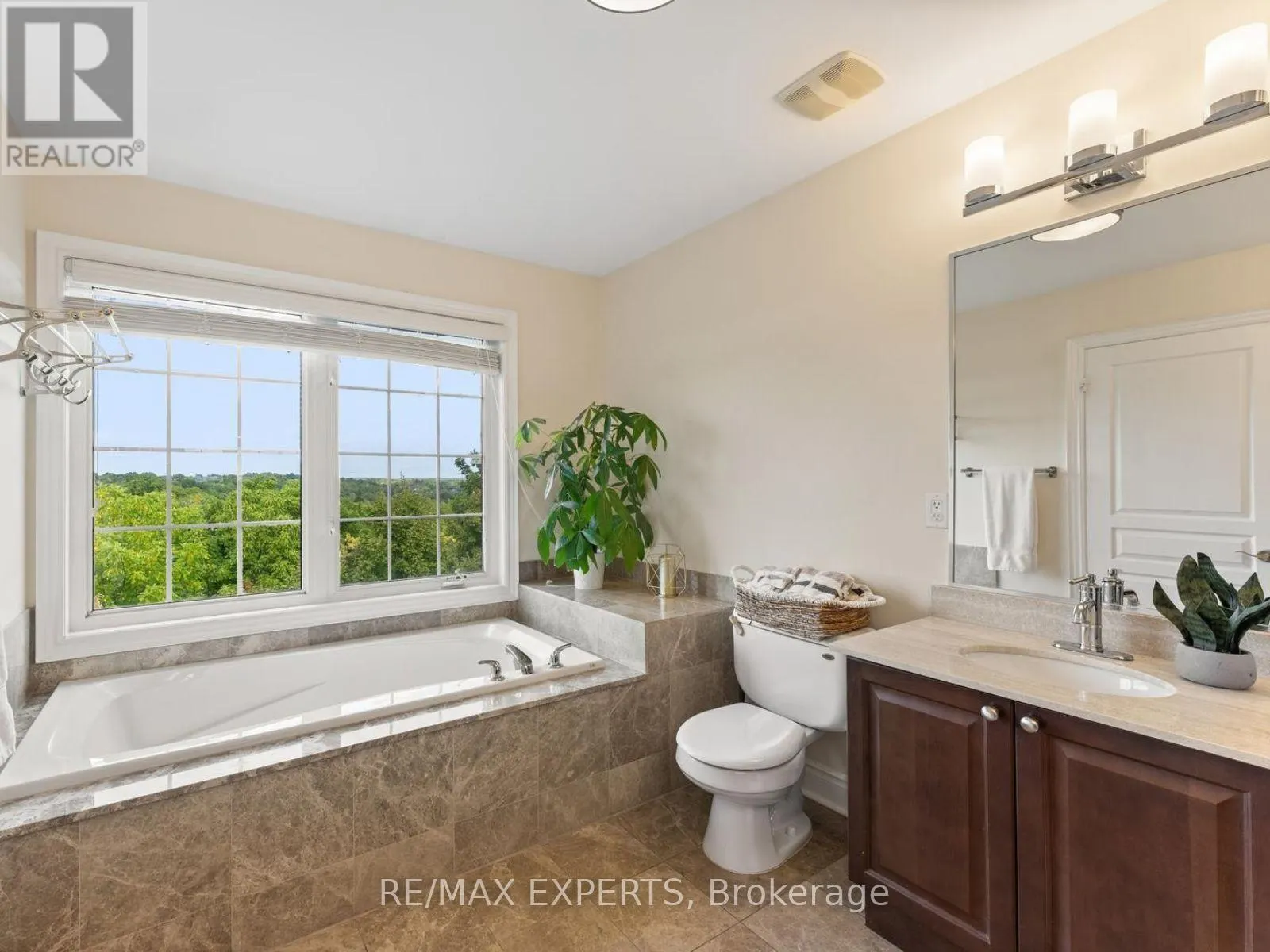 134 ROLLING HILLS LANE
