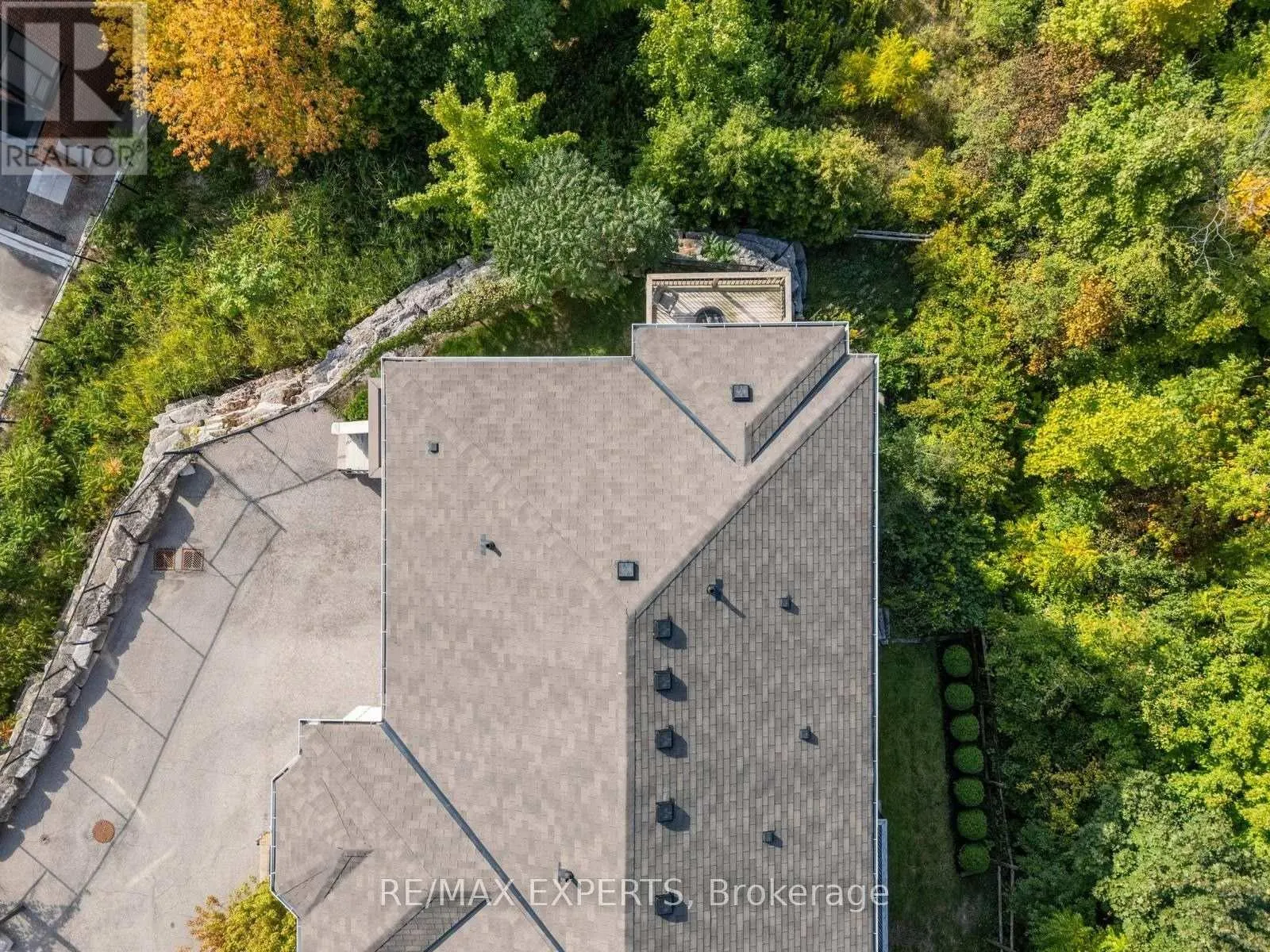 134 ROLLING HILLS LANE