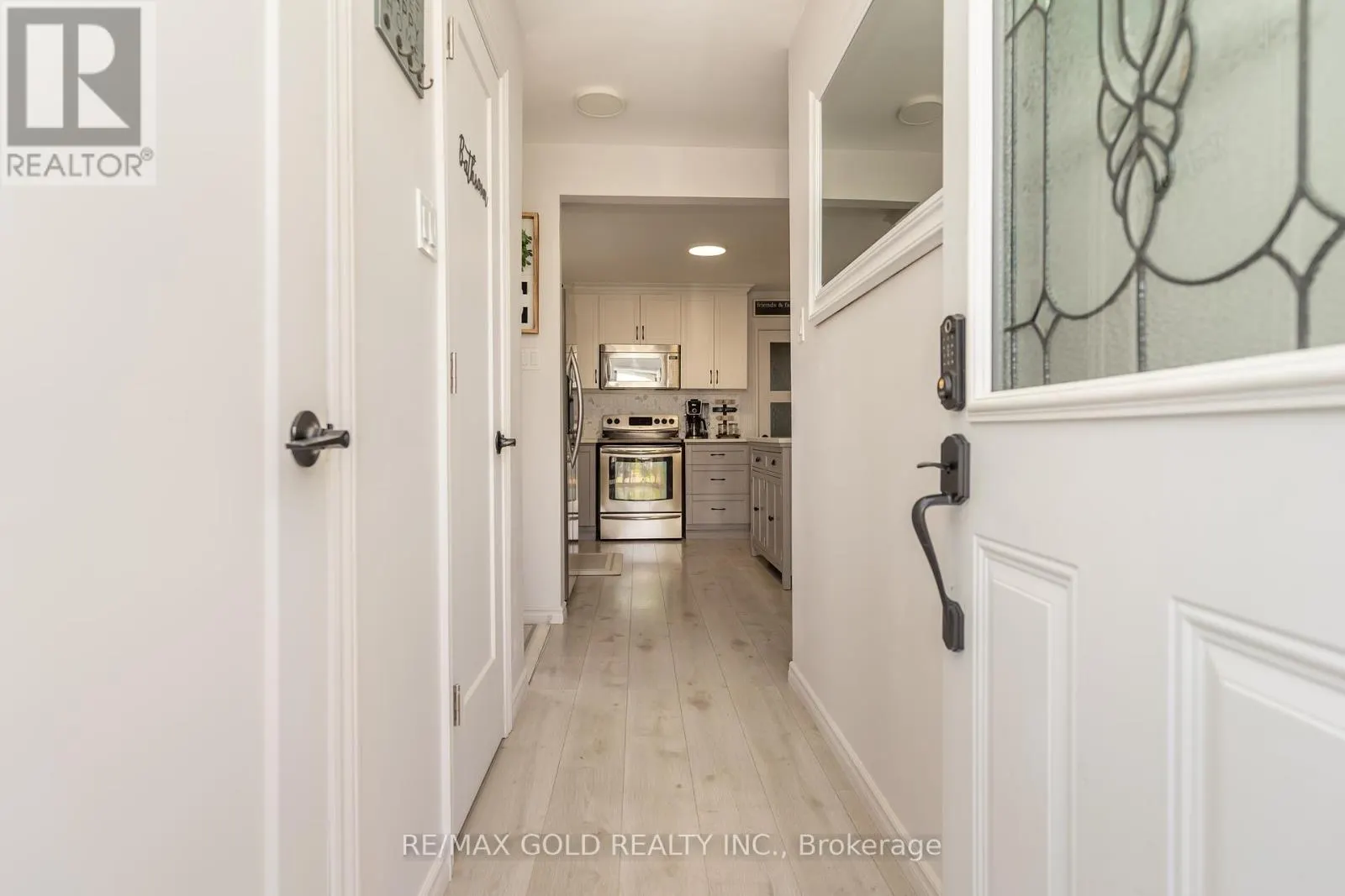 118 FALLINGDALE CRESCENT