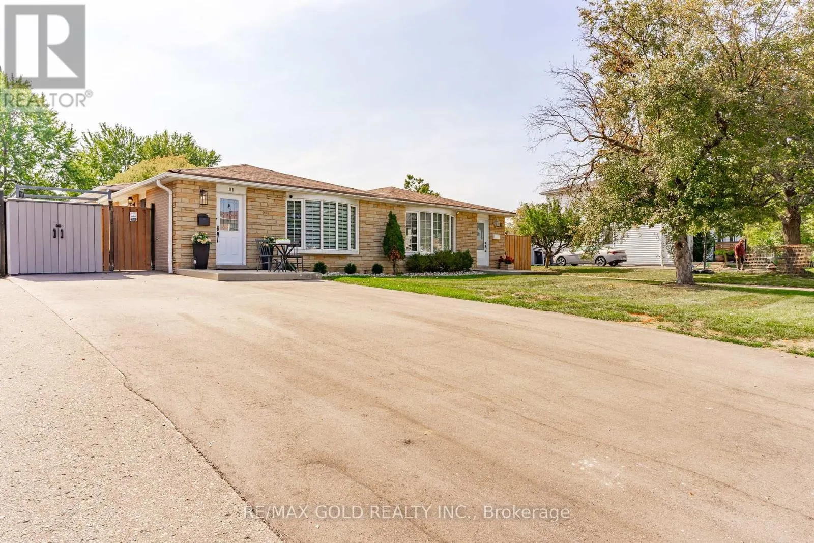 118 FALLINGDALE CRESCENT