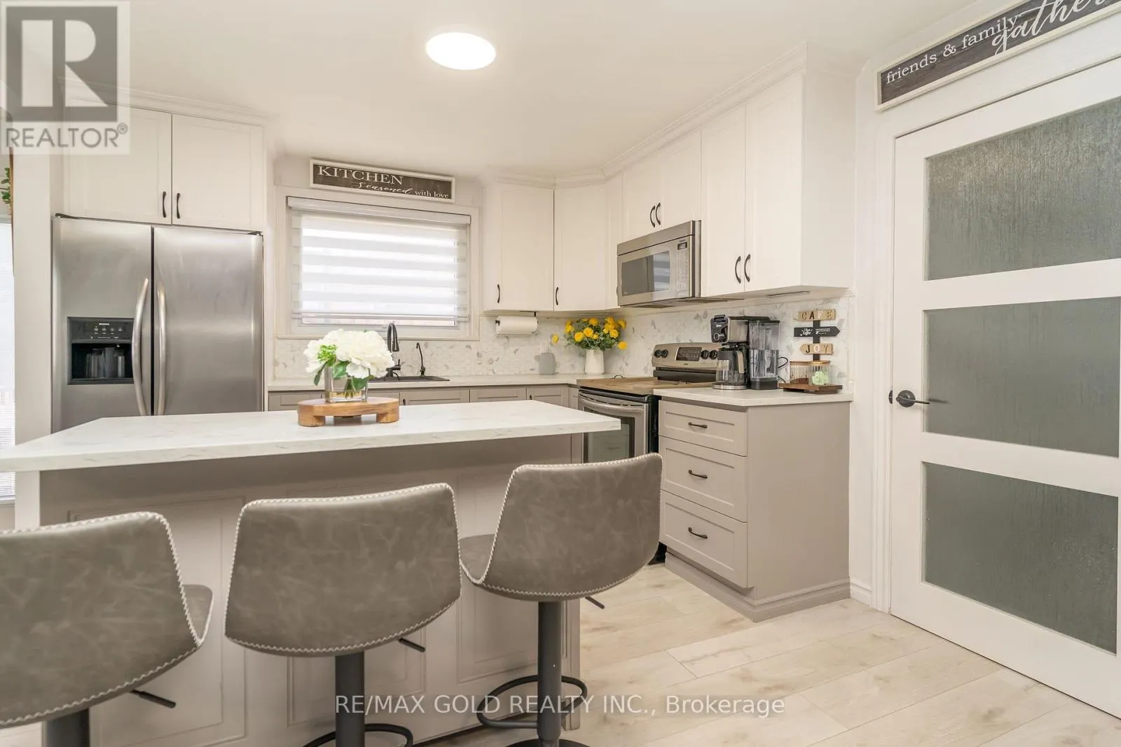 118 FALLINGDALE CRESCENT