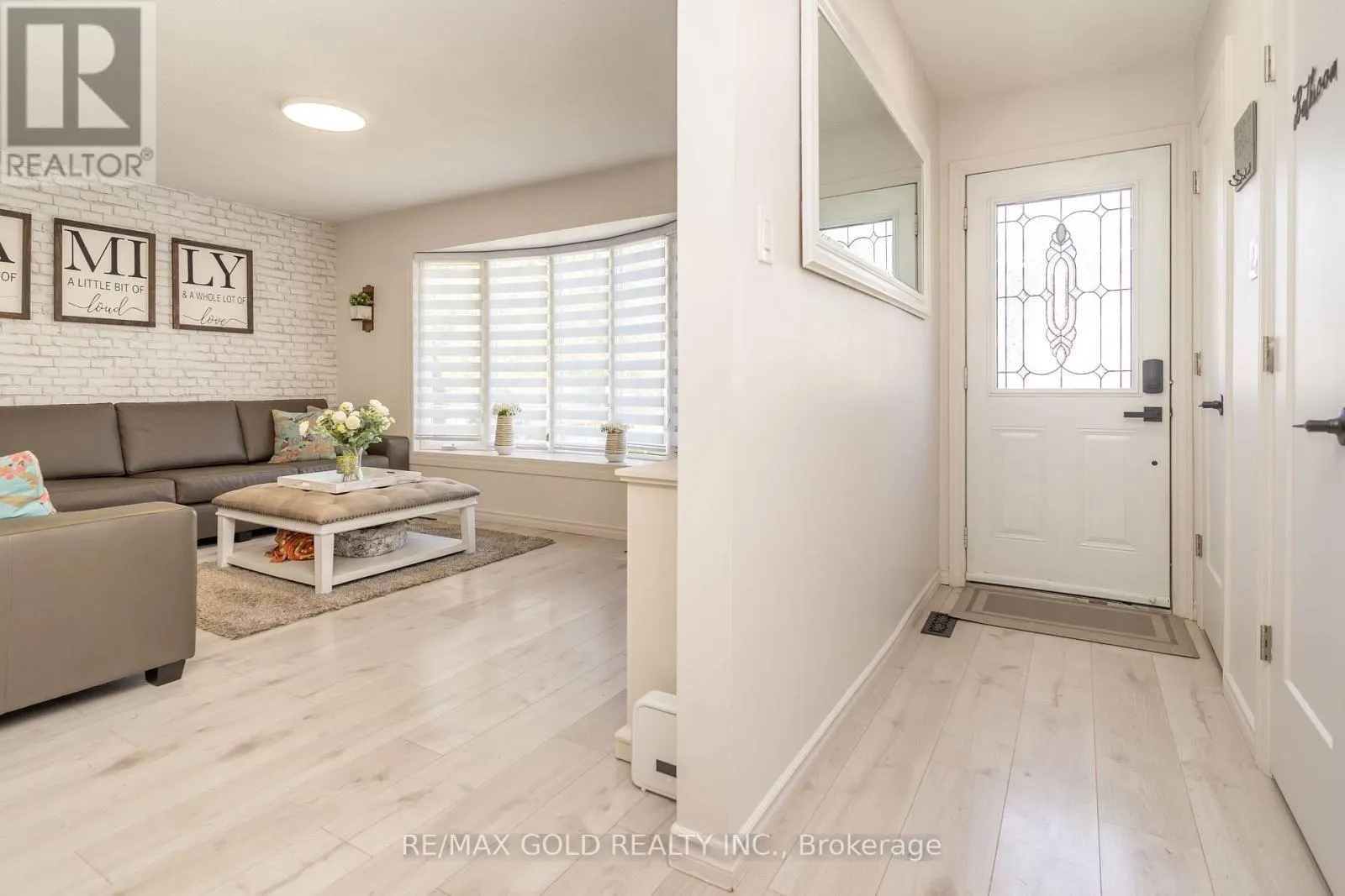 118 FALLINGDALE CRESCENT
