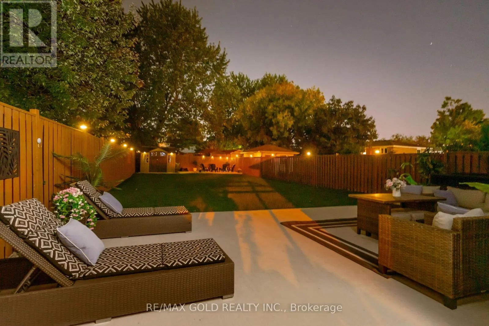 118 FALLINGDALE CRESCENT