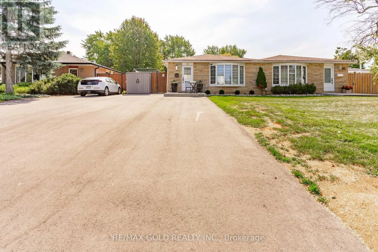 118 FALLINGDALE CRESCENT