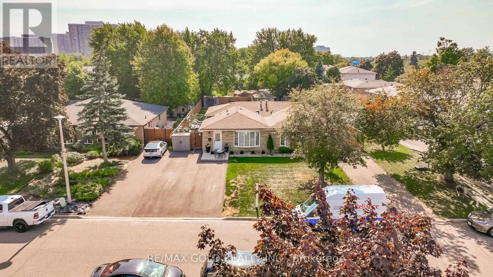 118 FALLINGDALE CRESCENT