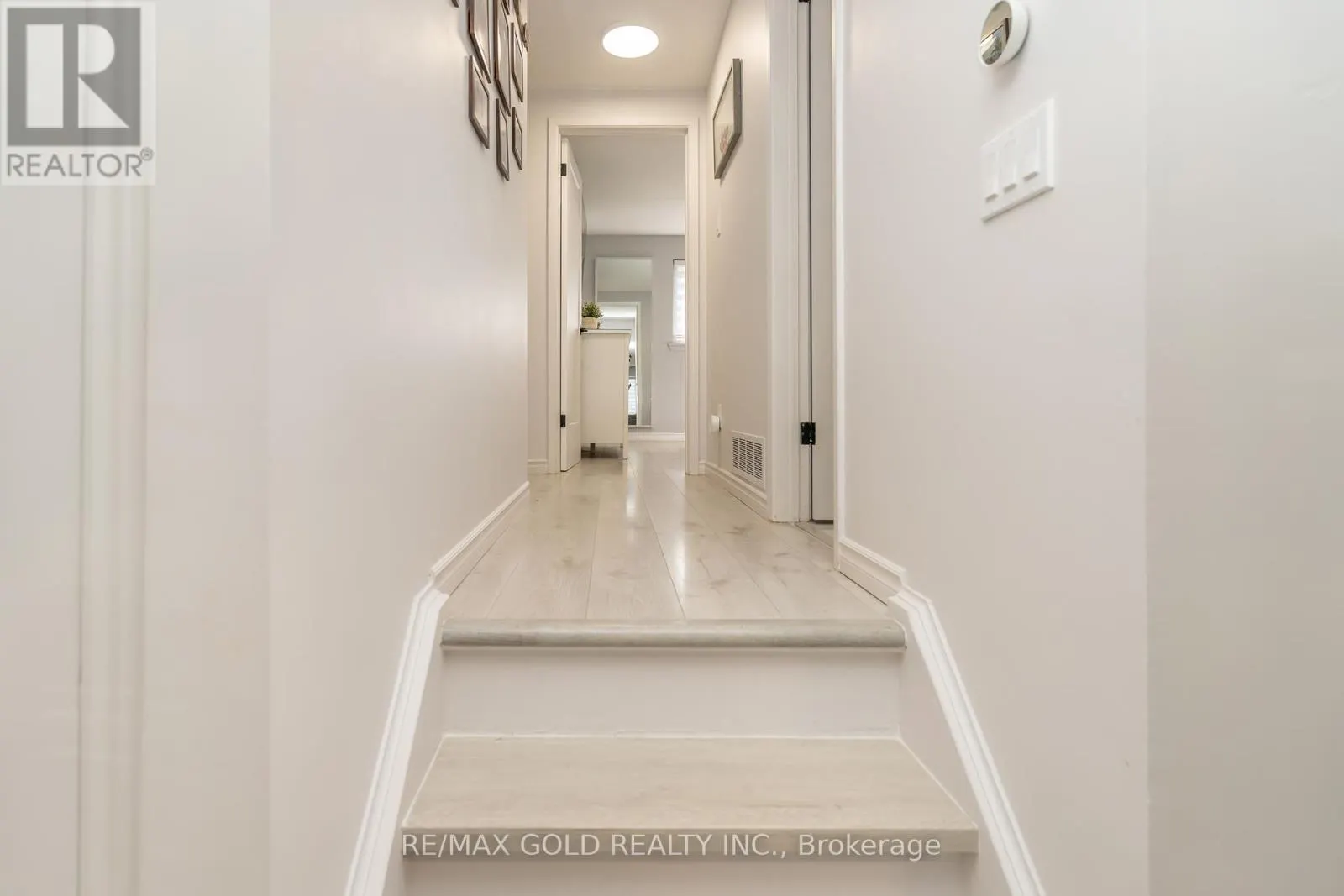 118 FALLINGDALE CRESCENT