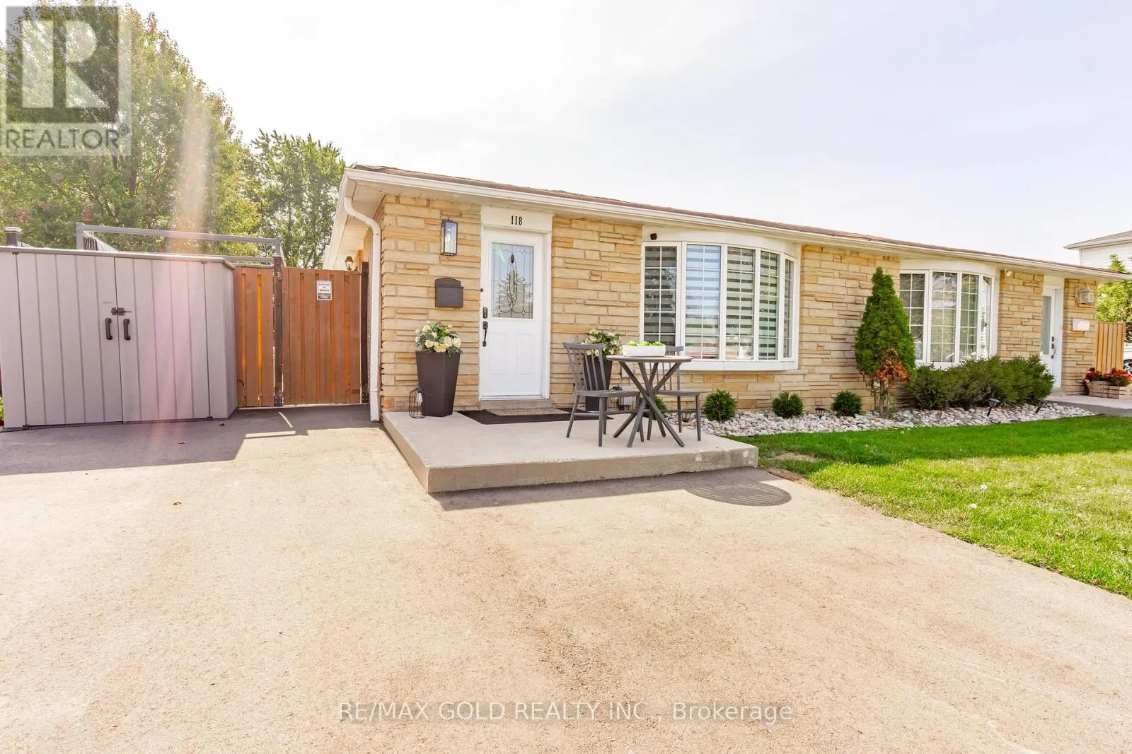 118 FALLINGDALE CRESCENT