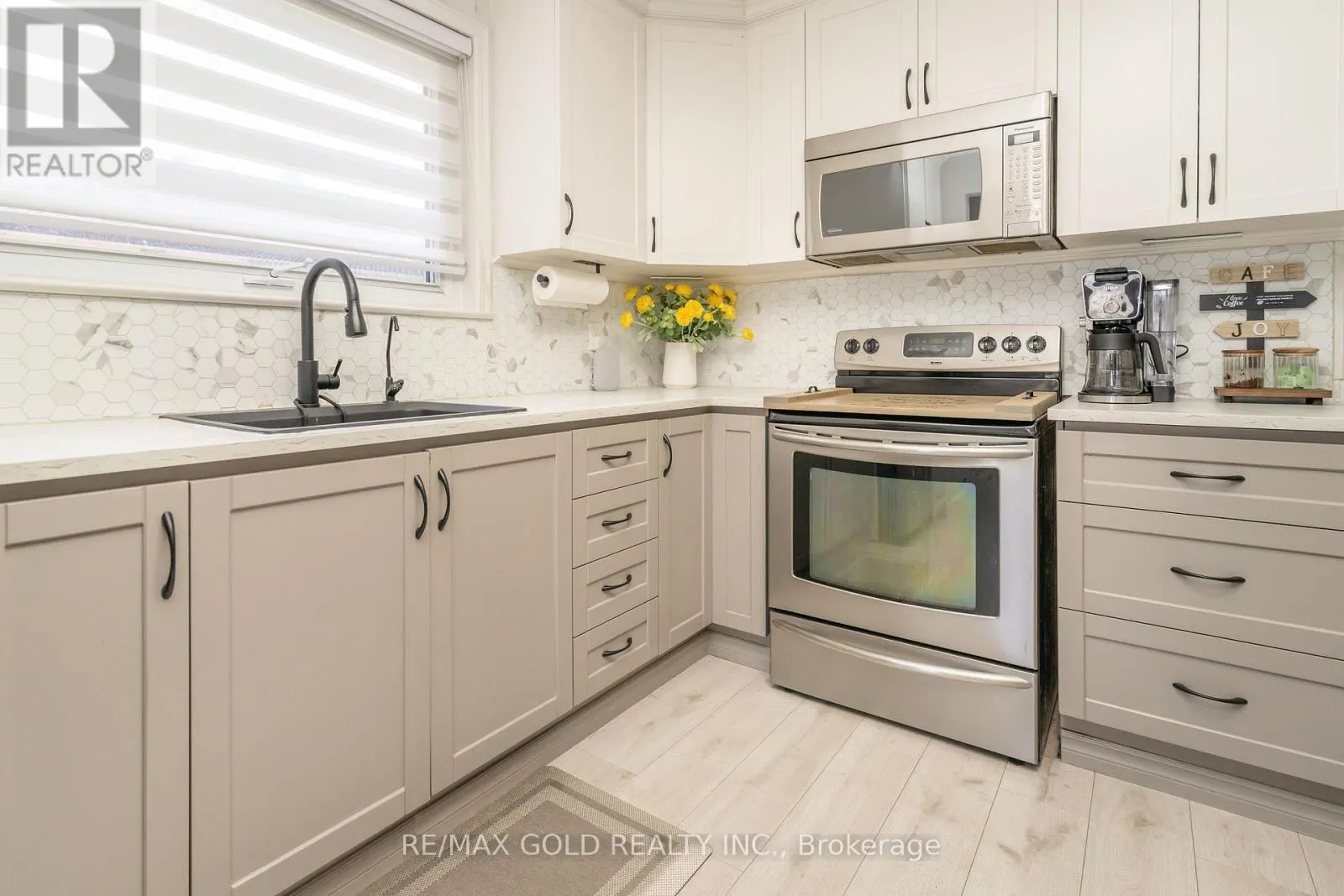 118 FALLINGDALE CRESCENT