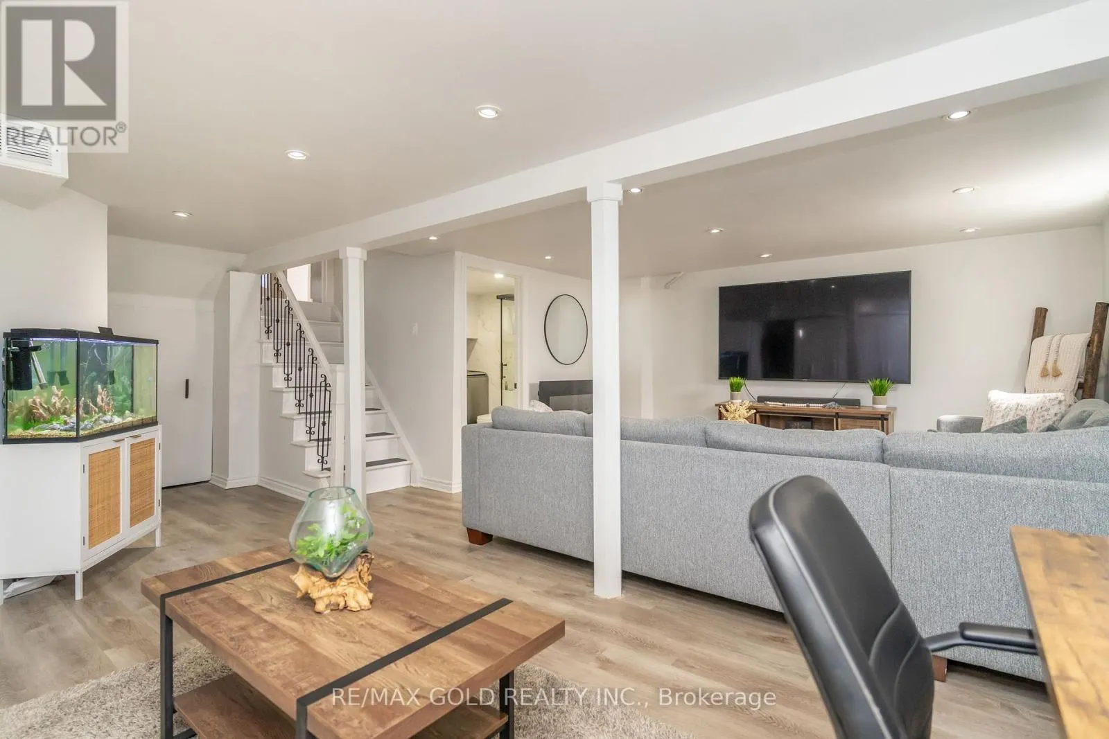 118 FALLINGDALE CRESCENT