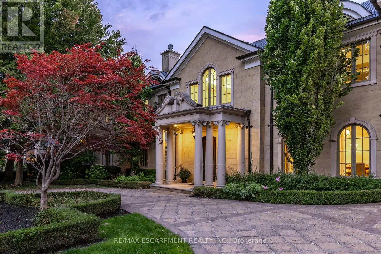 1092 ARGYLE DRIVE