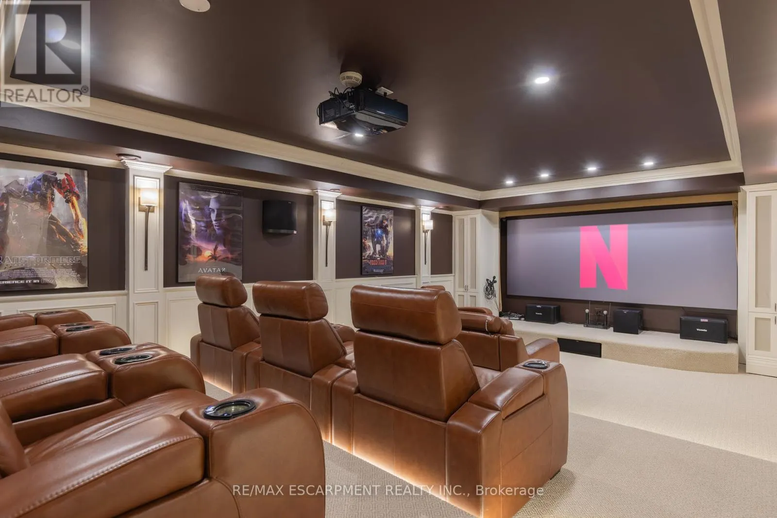 1092 ARGYLE DRIVE