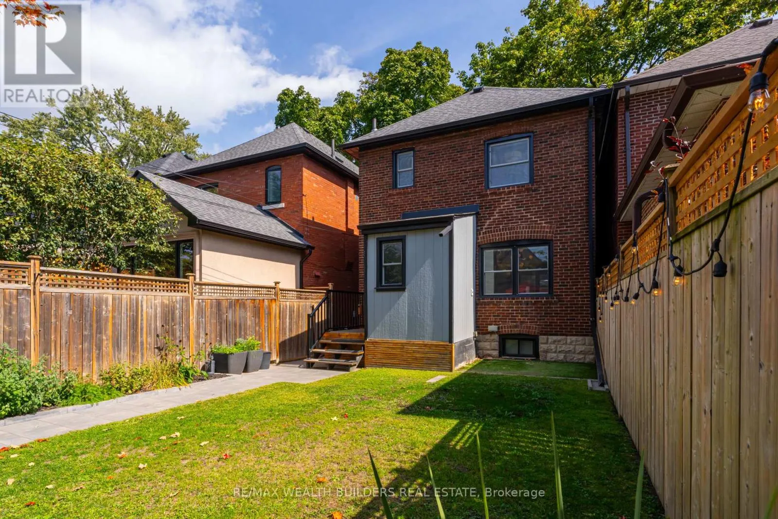22 WESTHOLME AVENUE