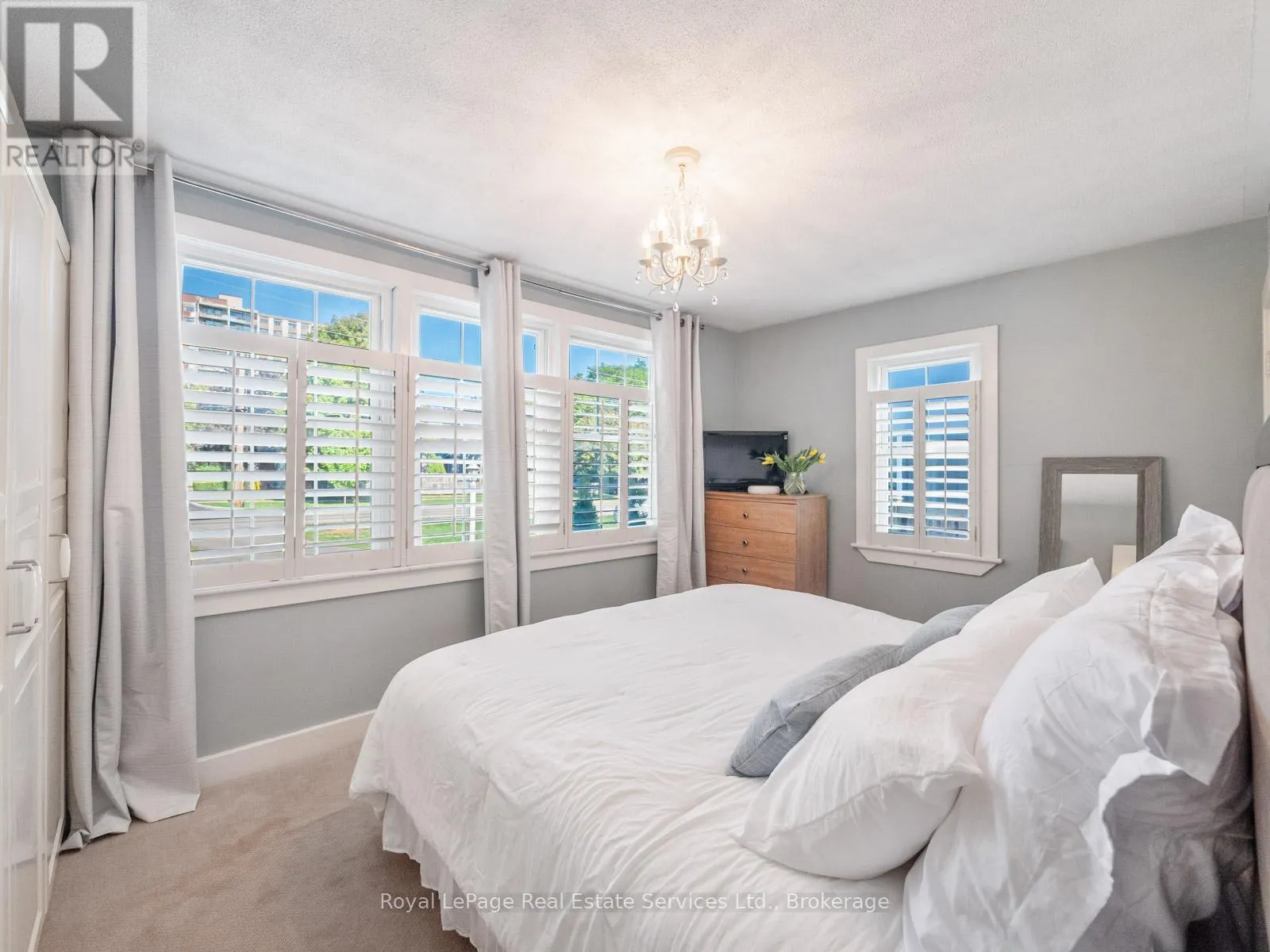 938 KING ROAD