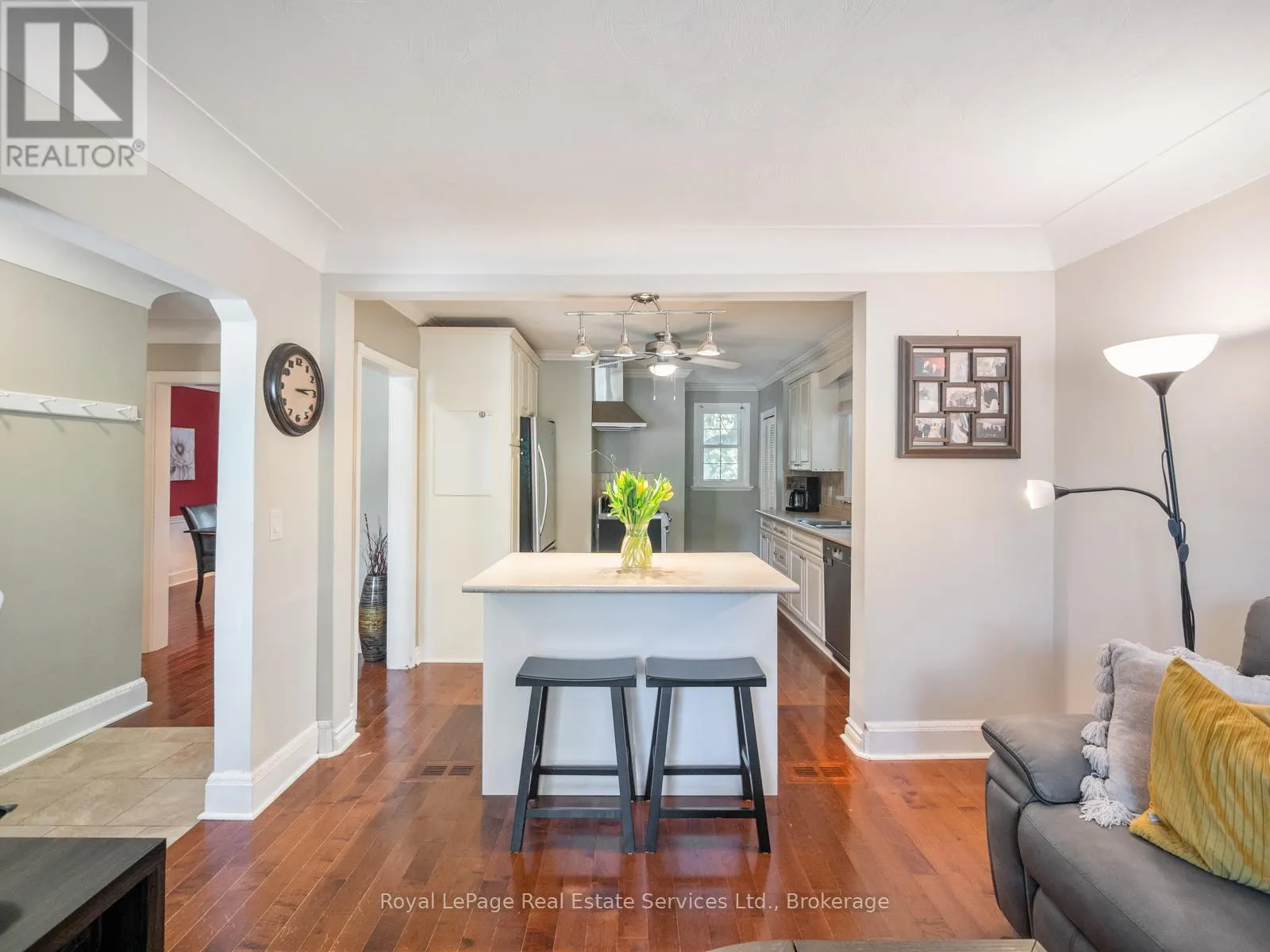 938 KING ROAD