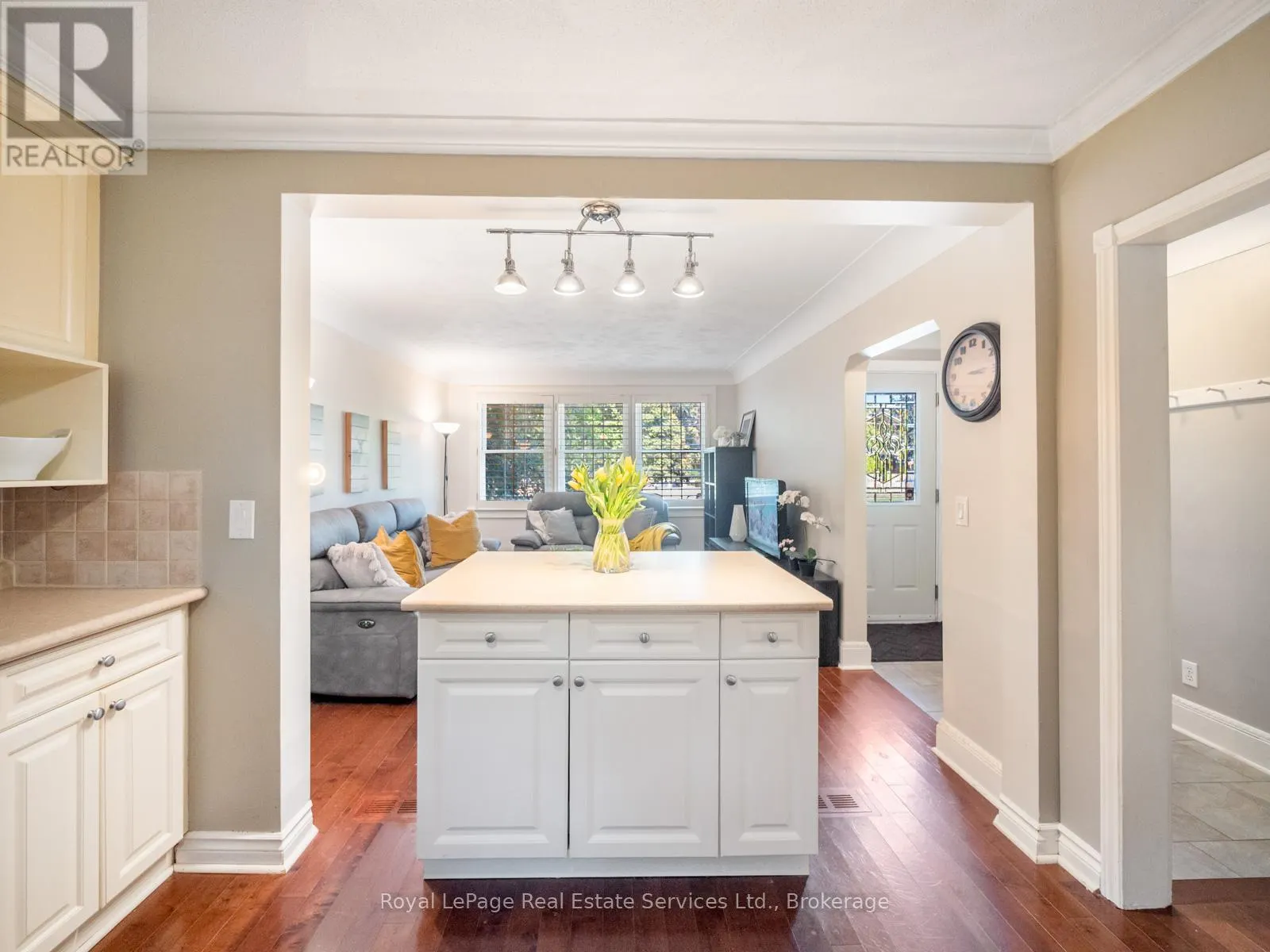 938 KING ROAD