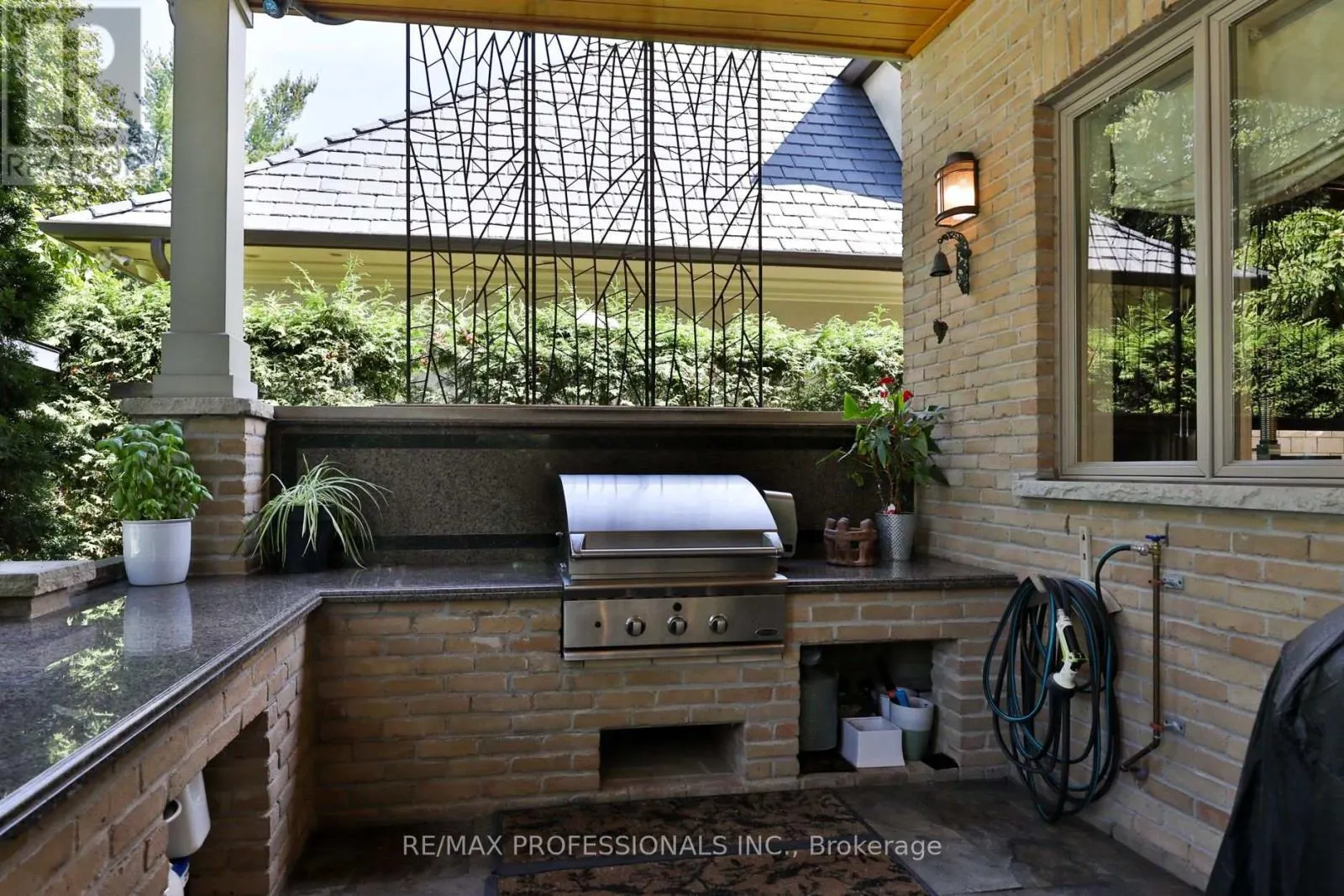106 CHESTNUT HILLS PARKWAY