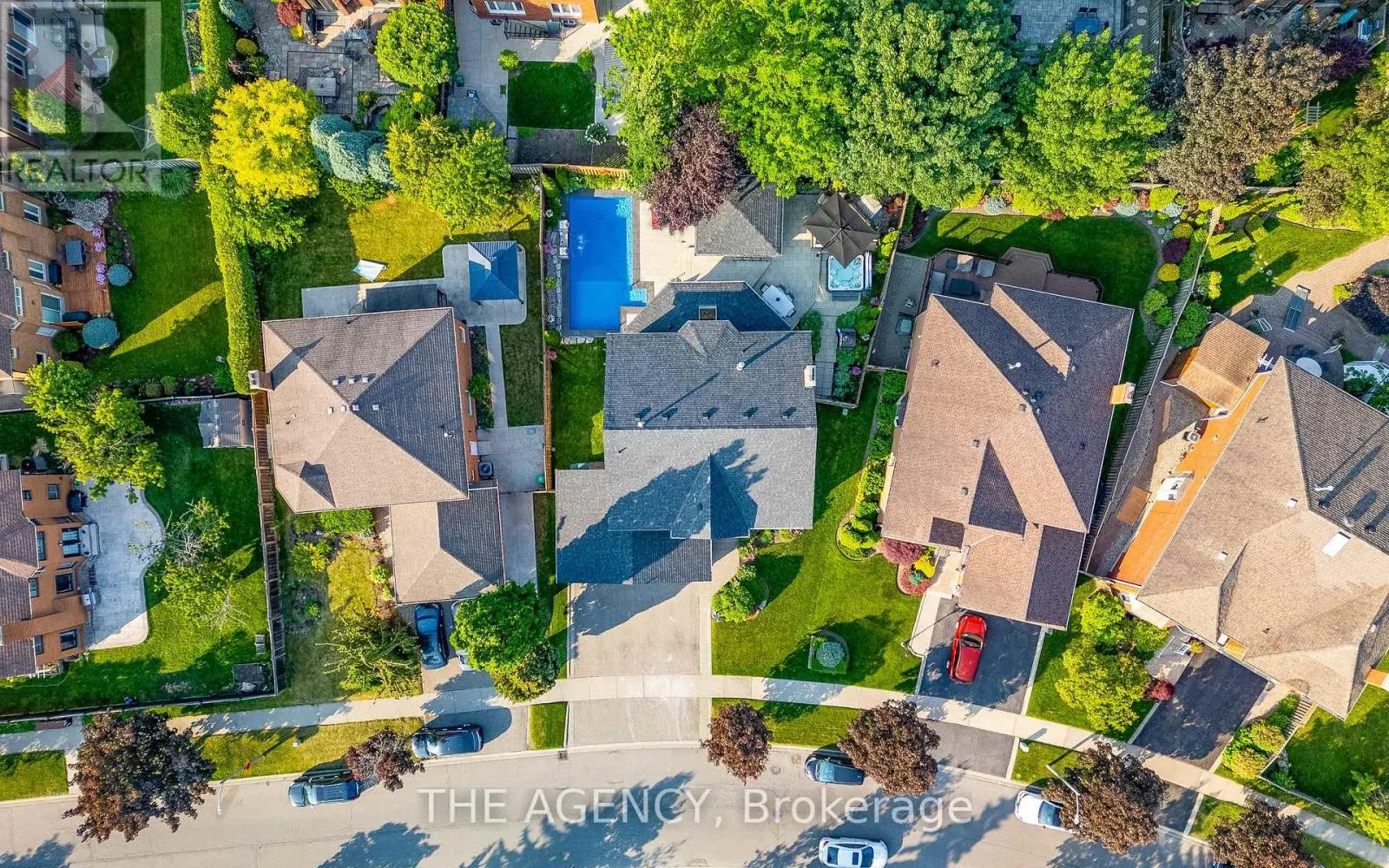 7 STONEGATE DRIVE