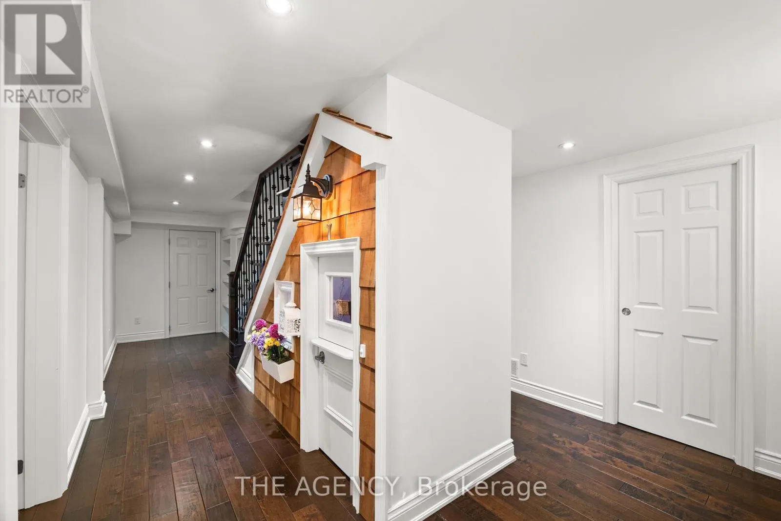 7 STONEGATE DRIVE