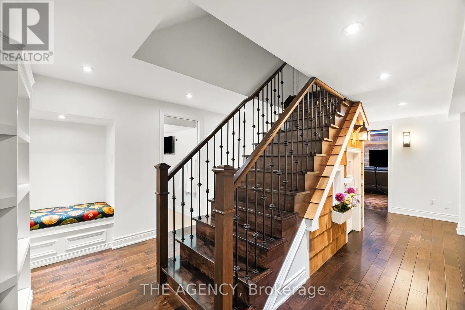 7 STONEGATE DRIVE