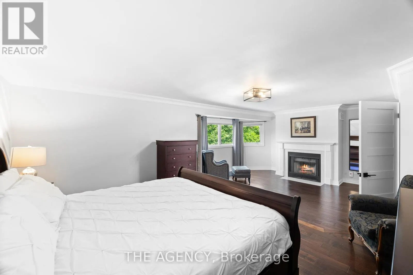 7 STONEGATE DRIVE