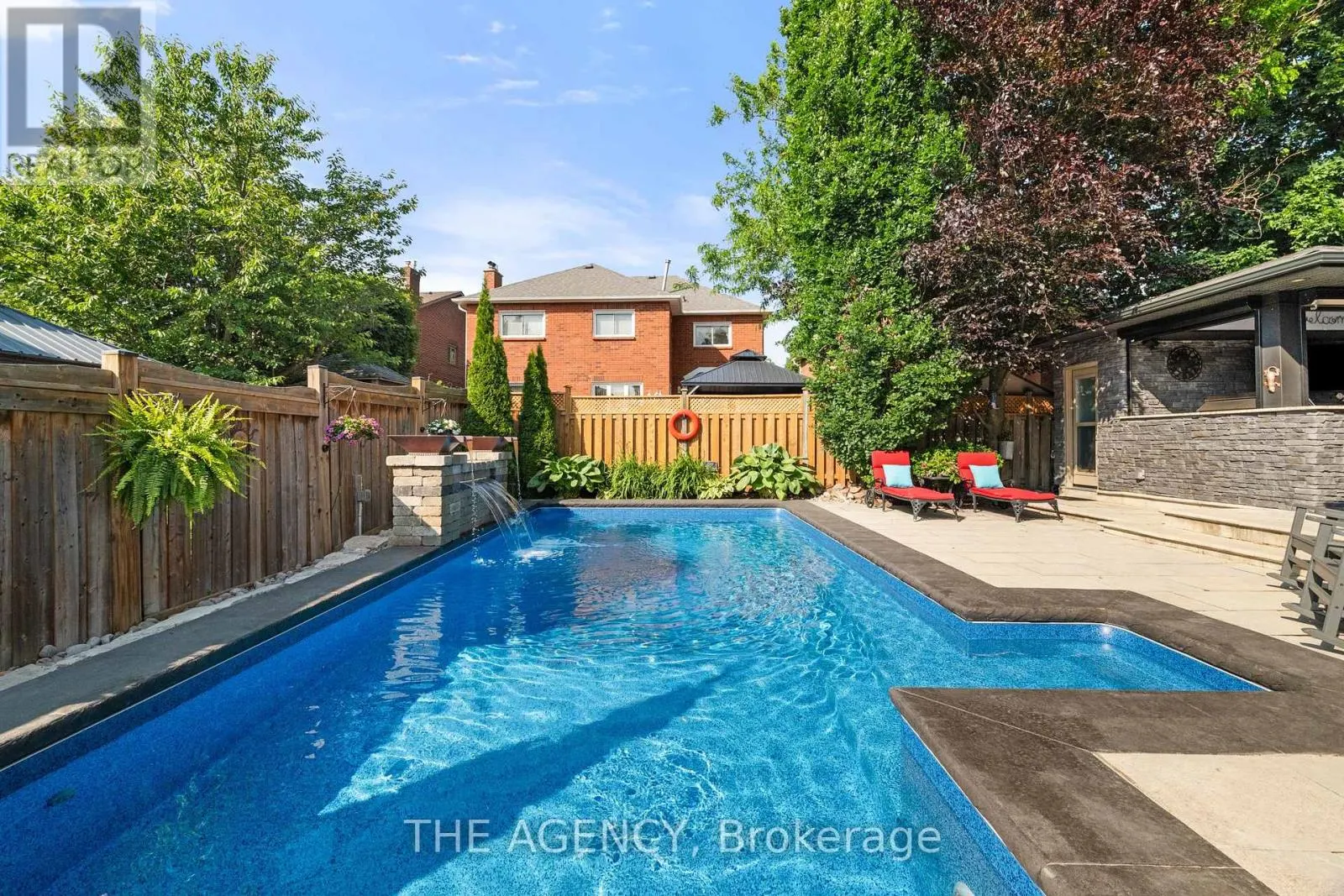 7 STONEGATE DRIVE