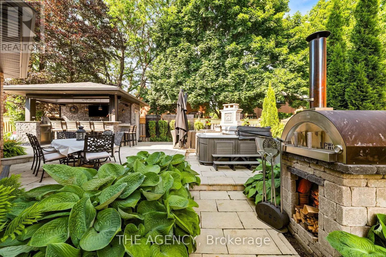 7 STONEGATE DRIVE