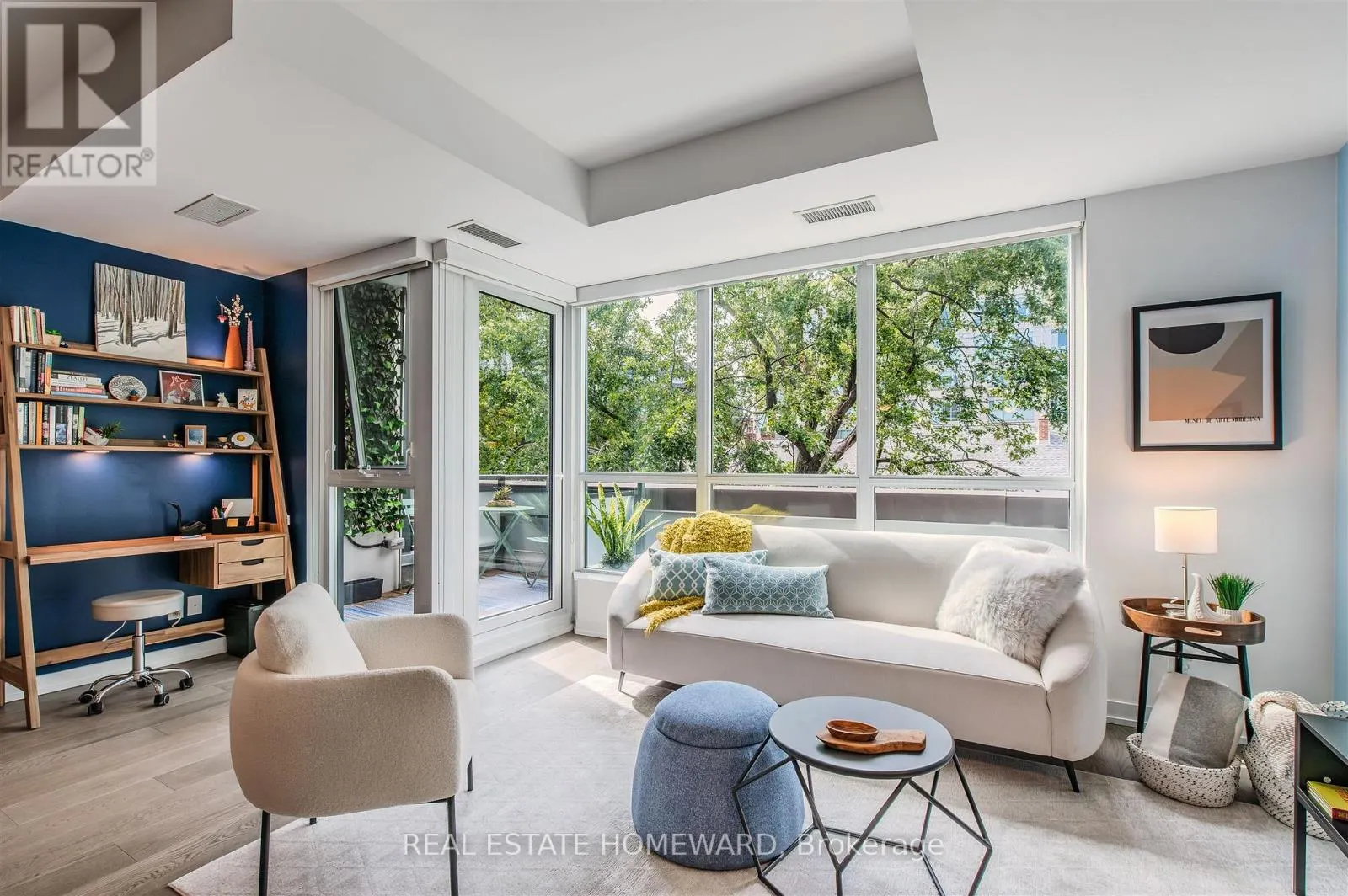 424 - 38 HOWARD PARK AVENUE