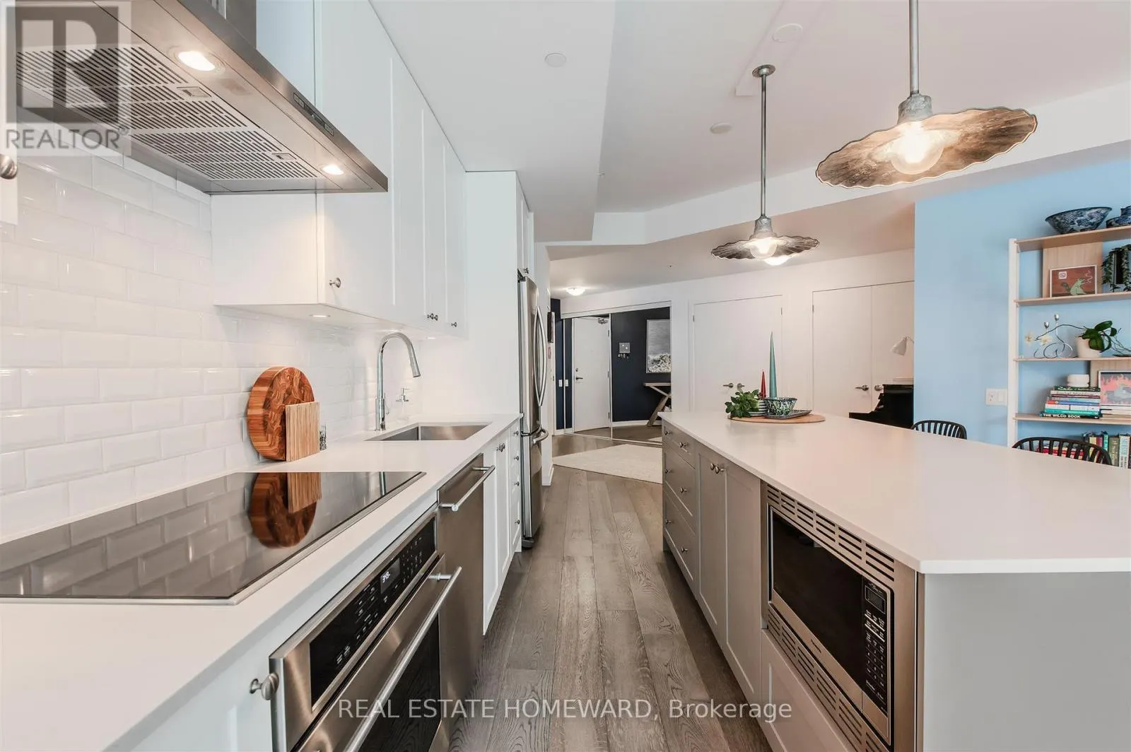 424 - 38 HOWARD PARK AVENUE