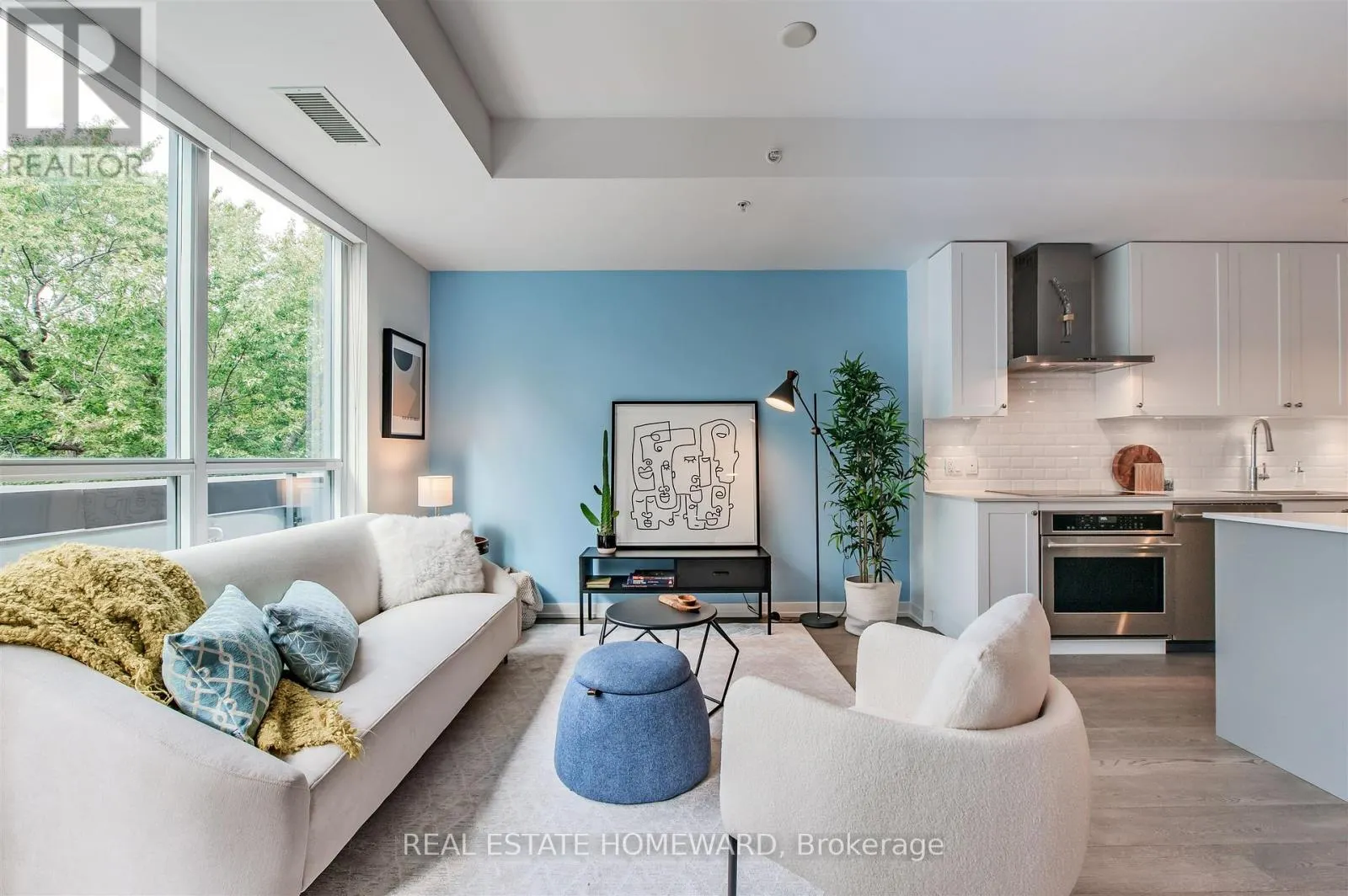 424 - 38 HOWARD PARK AVENUE