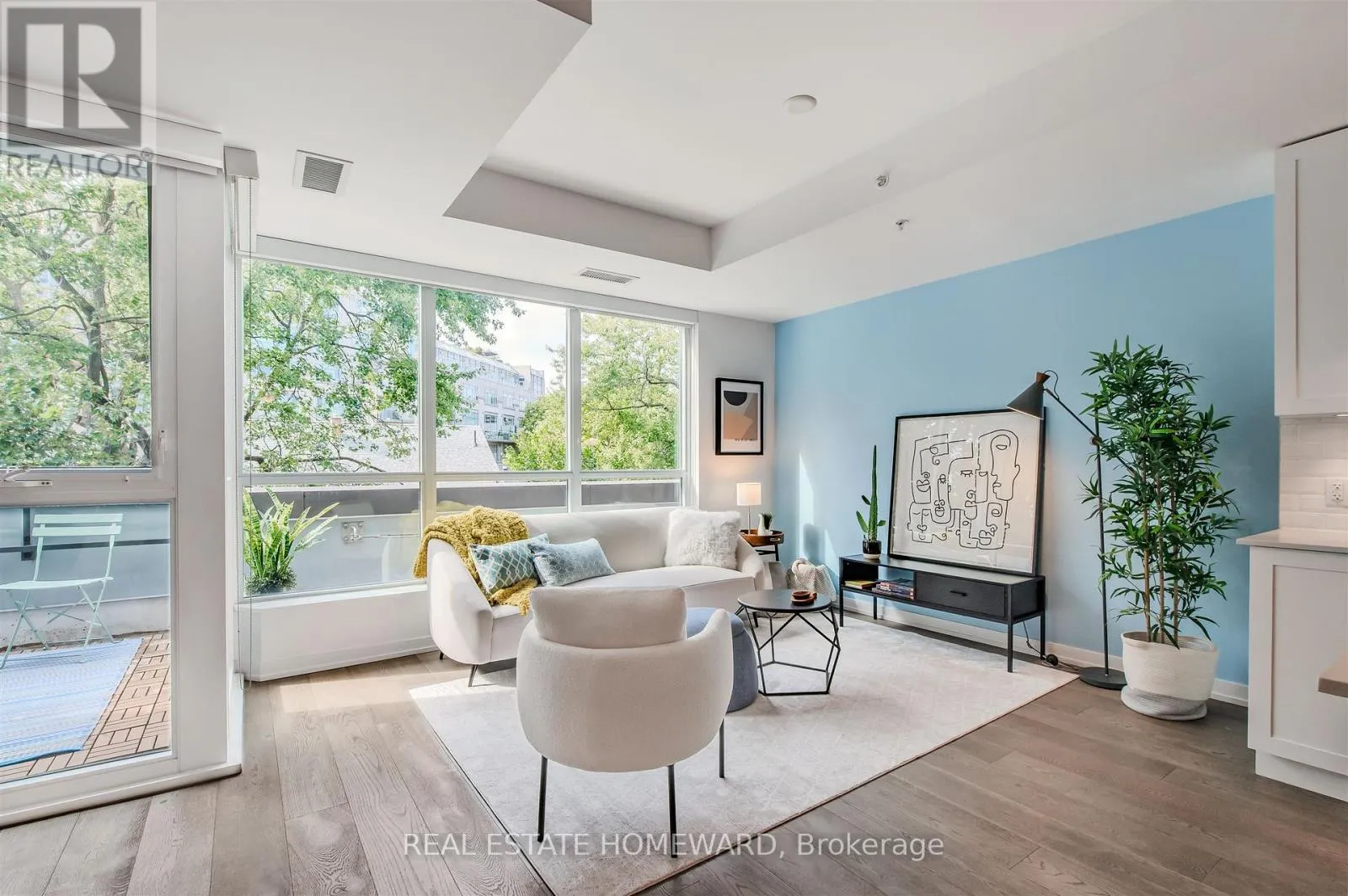 424 - 38 HOWARD PARK AVENUE