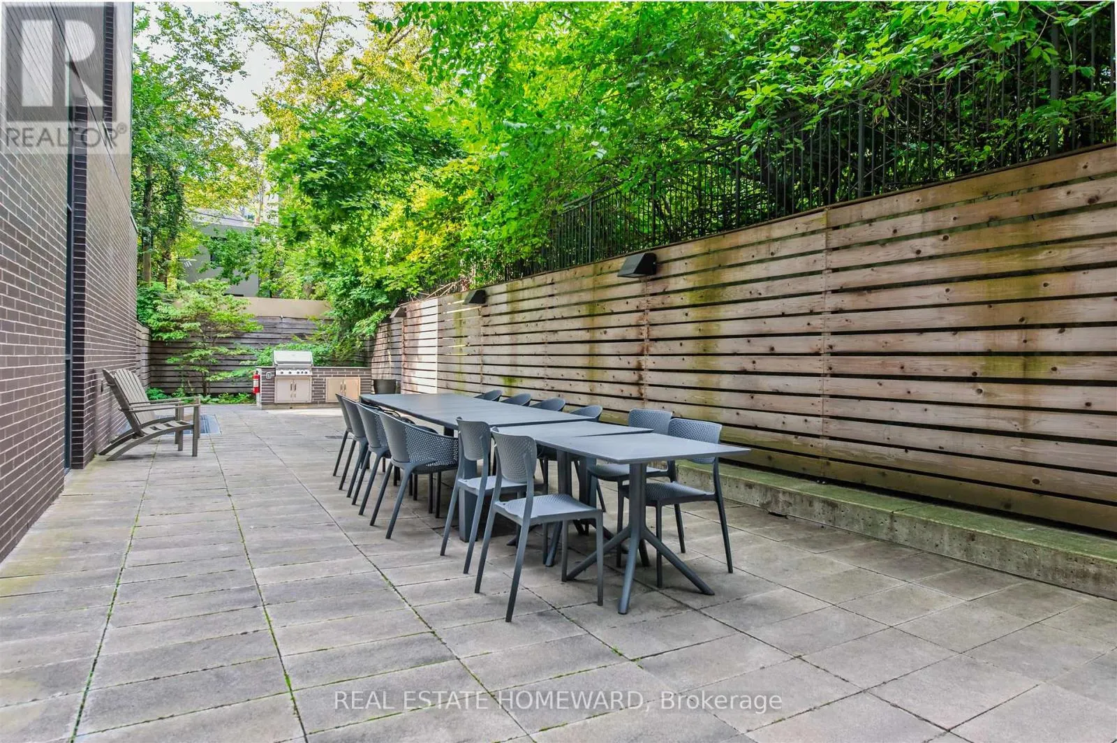 424 - 38 HOWARD PARK AVENUE