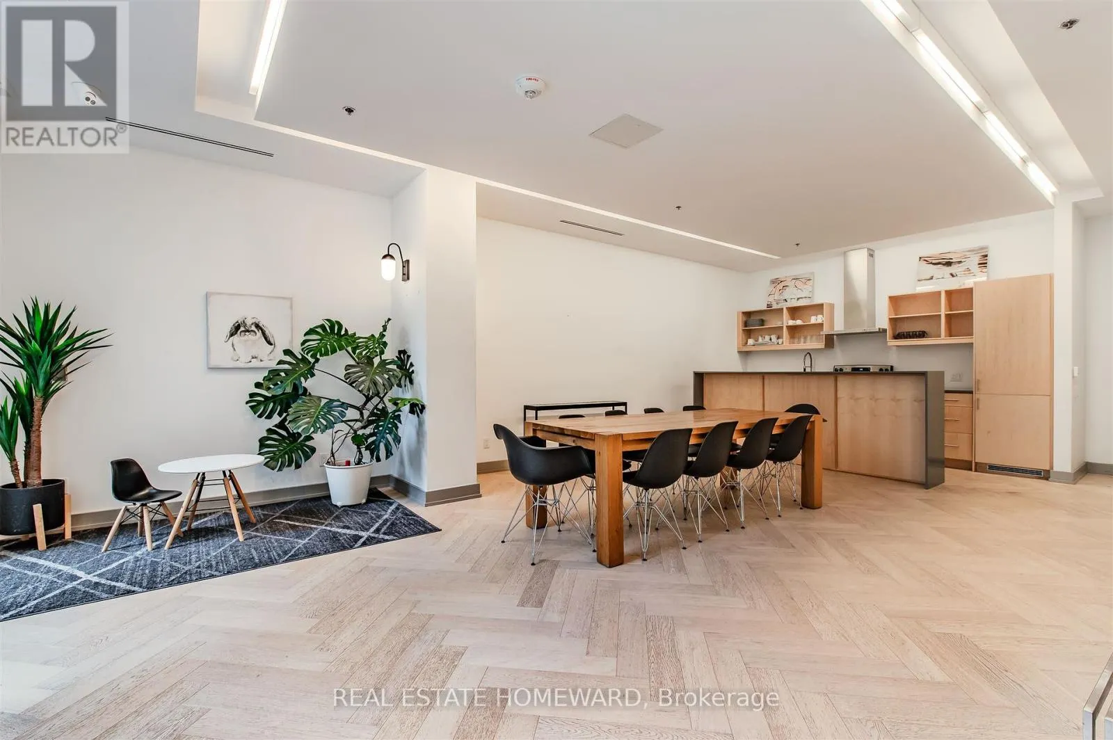 424 - 38 HOWARD PARK AVENUE