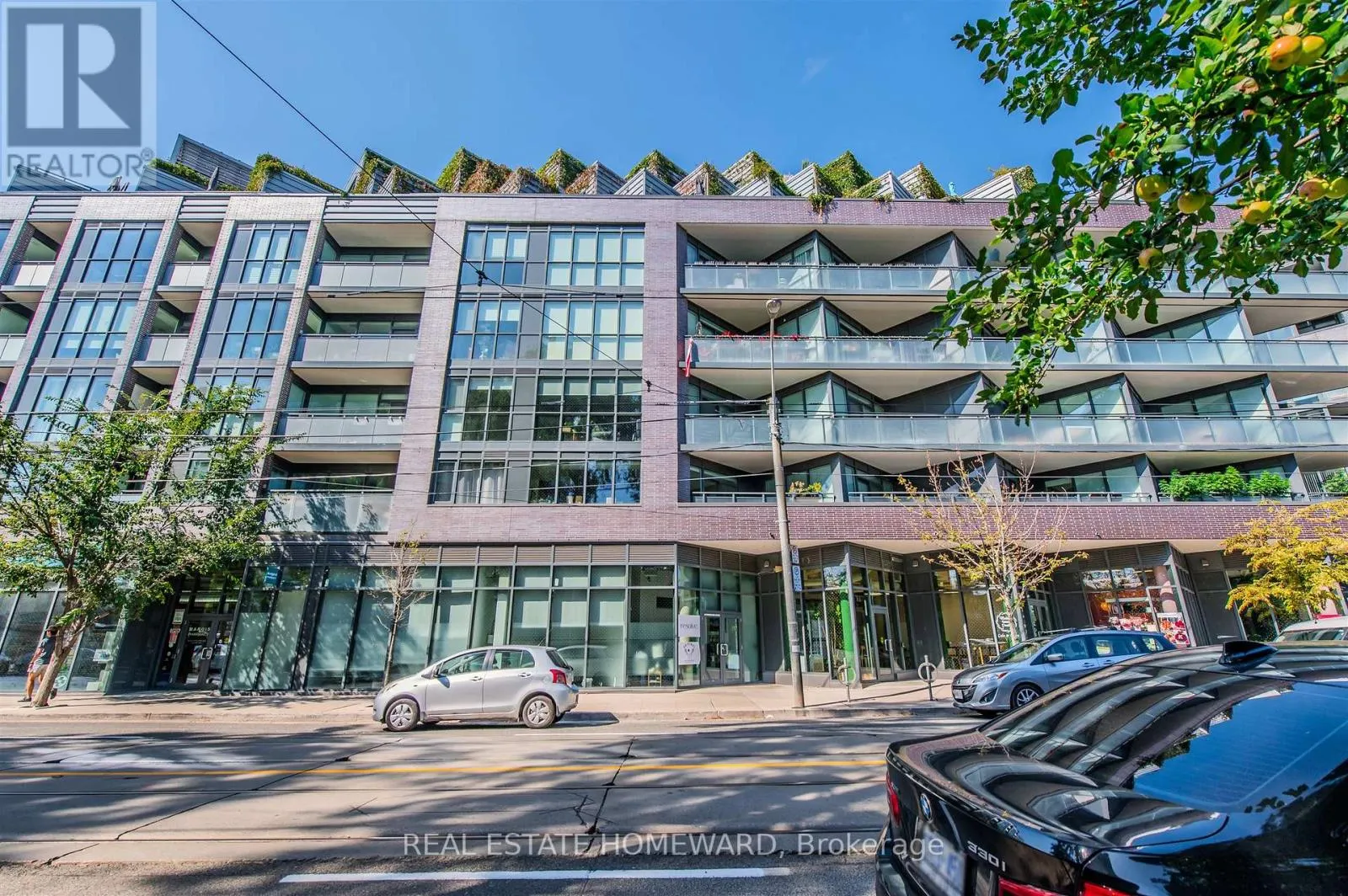 424 - 38 HOWARD PARK AVENUE