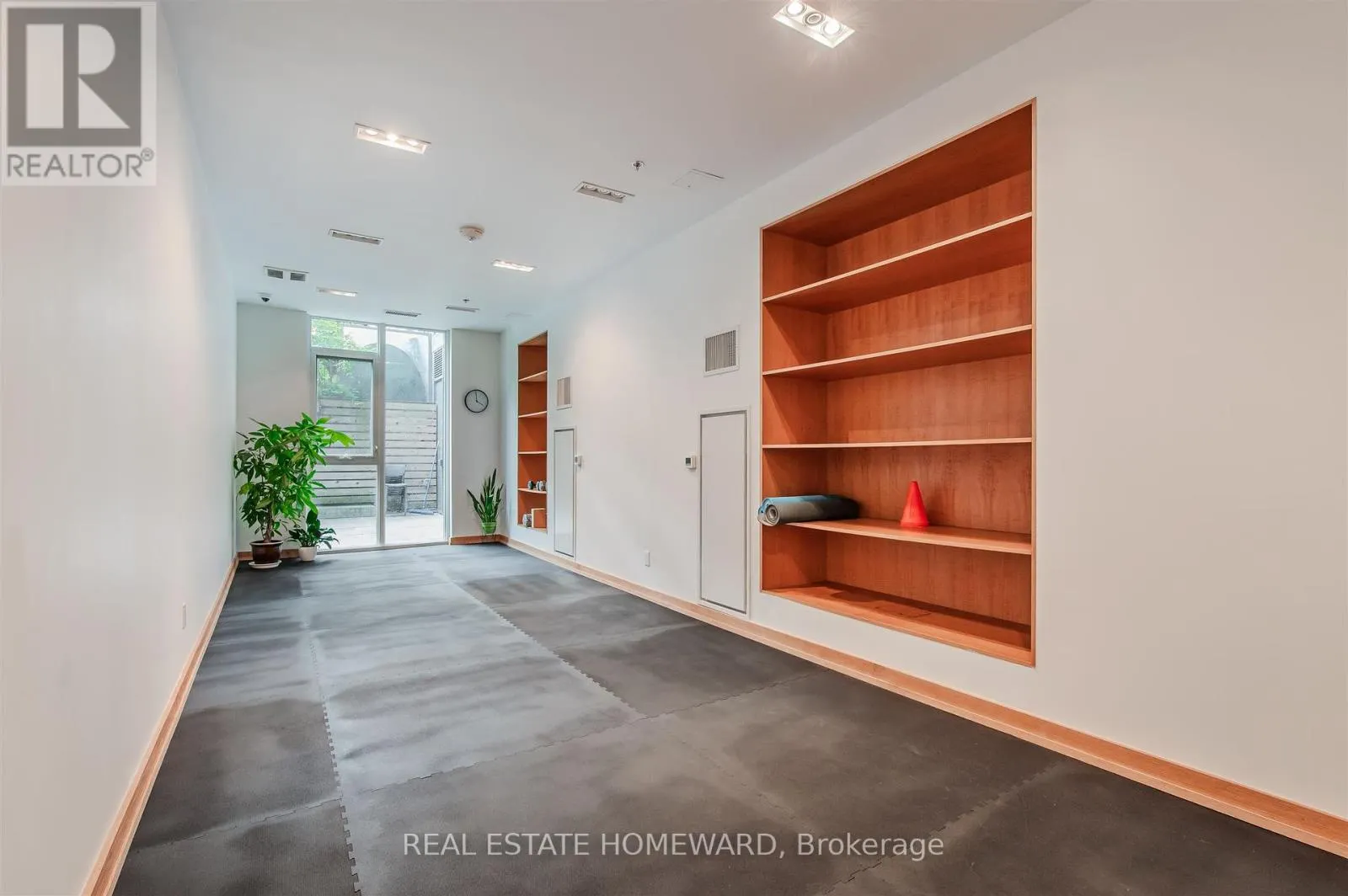 424 - 38 HOWARD PARK AVENUE