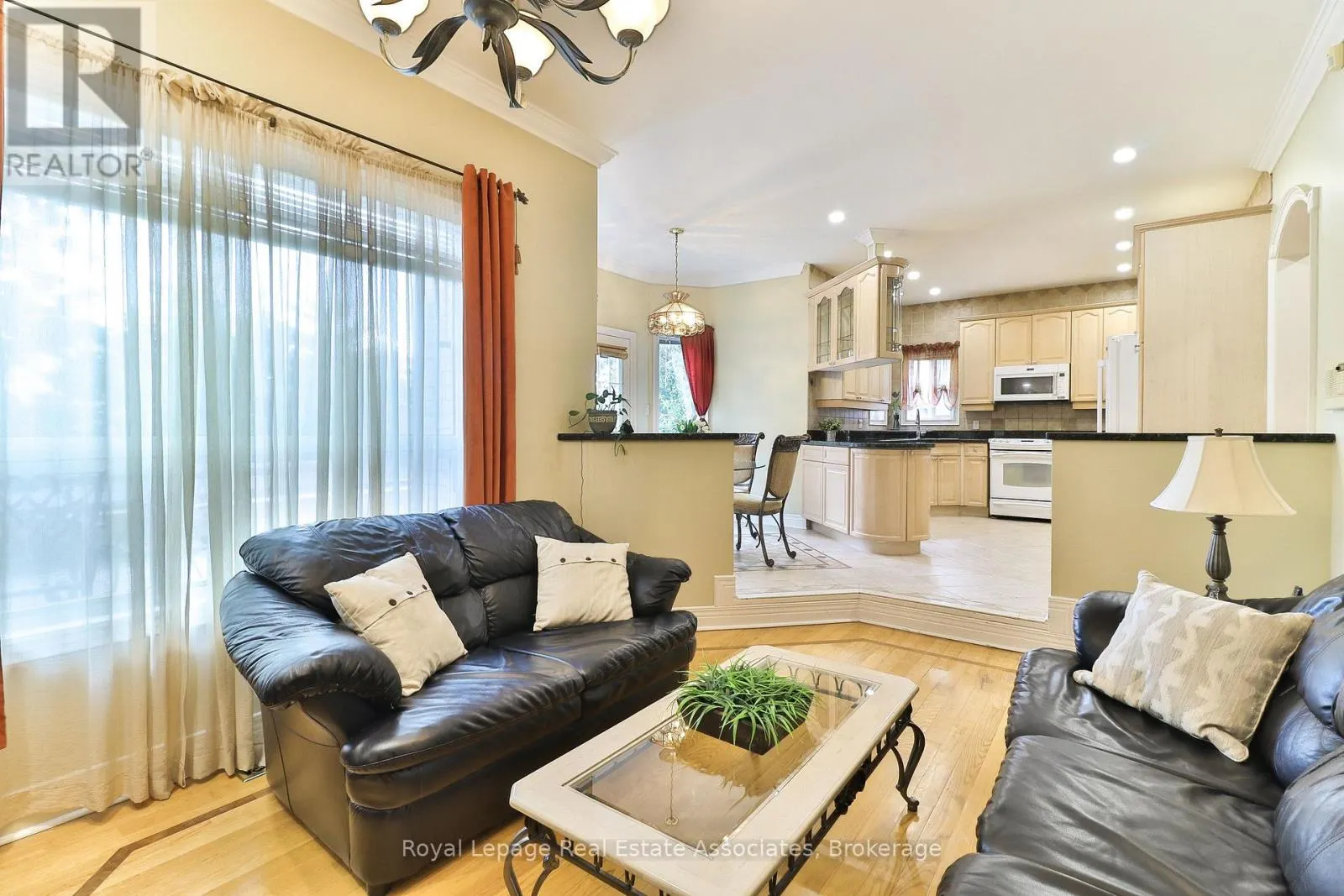 38 EAGLEWOOD BOULEVARD