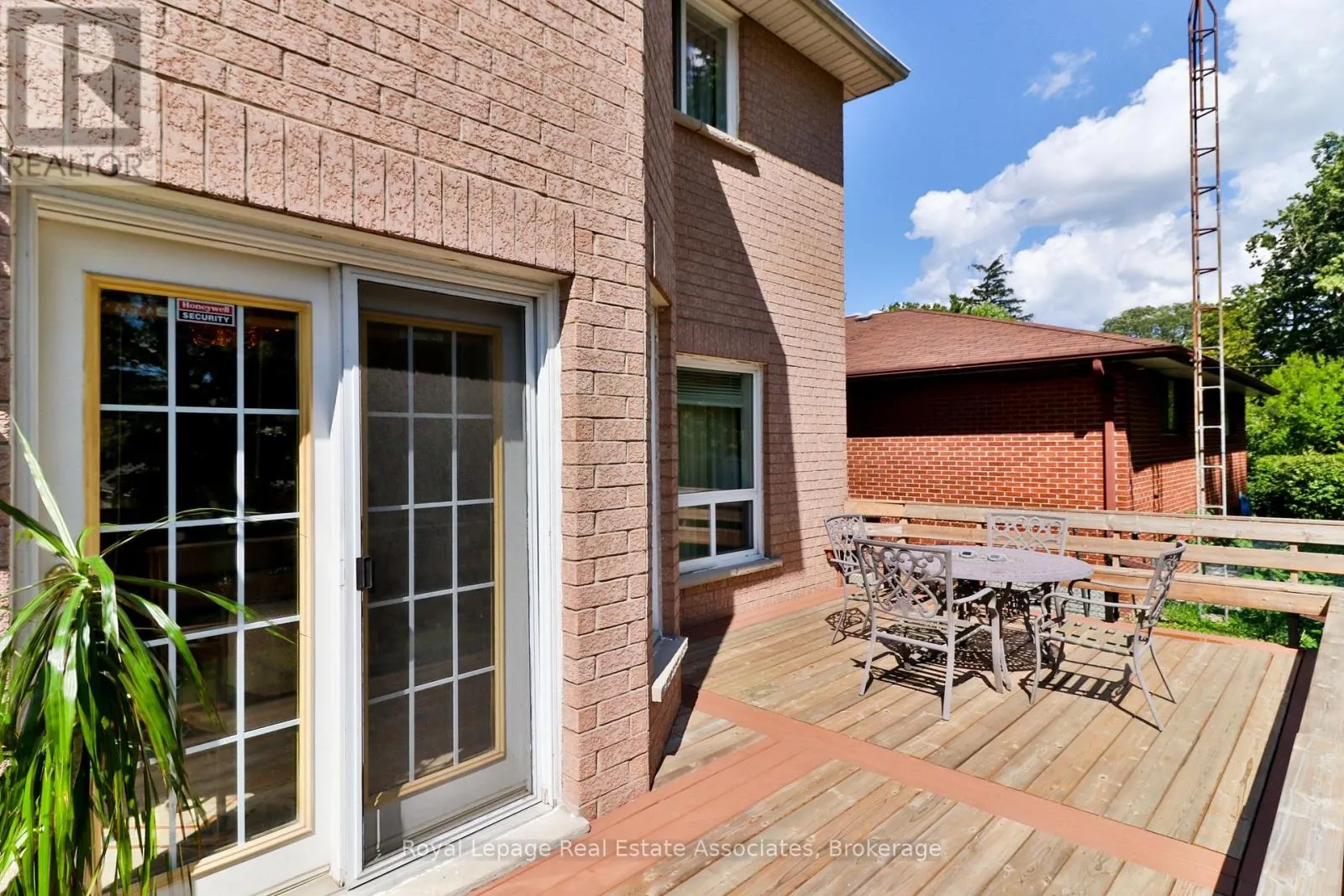 38 EAGLEWOOD BOULEVARD