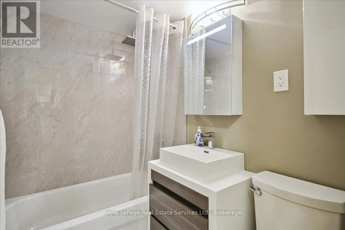 203 - 100 COE HILL DRIVE, #203