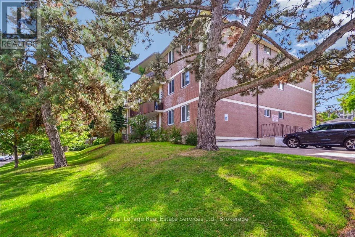 203 - 100 COE HILL DRIVE, #203
