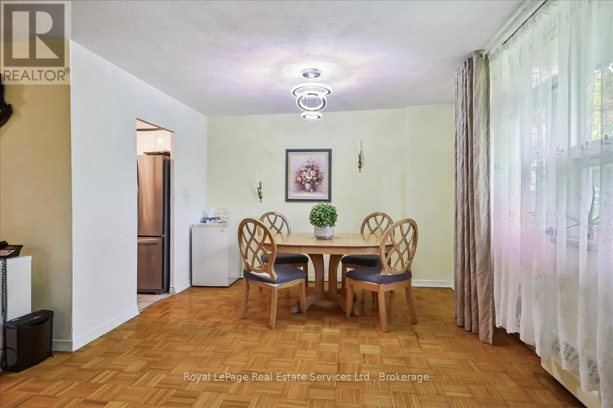 203 - 100 COE HILL DRIVE, #203