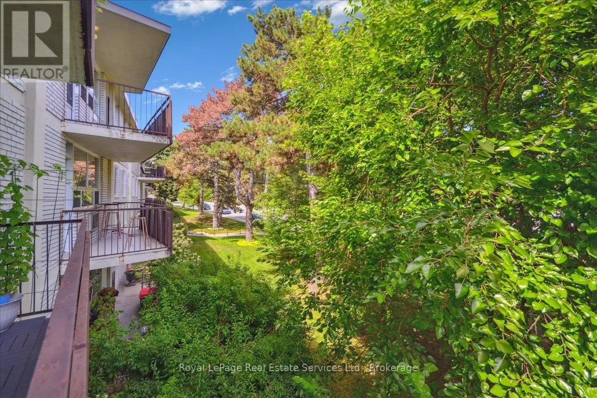203 - 100 COE HILL DRIVE, #203