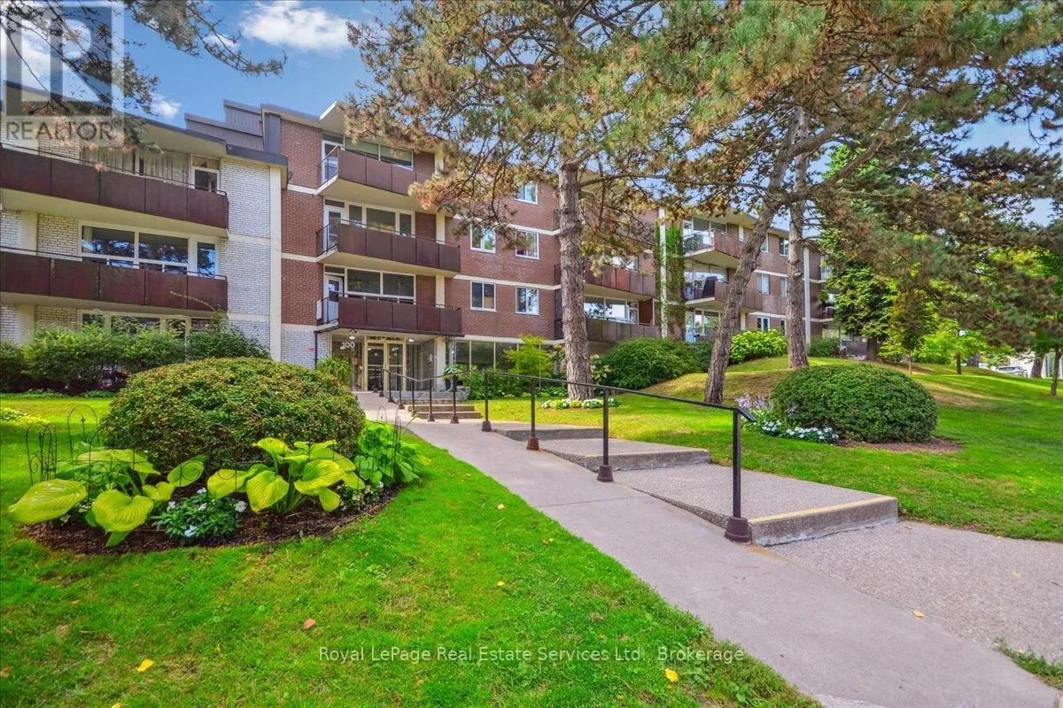 203 - 100 COE HILL DRIVE, #203