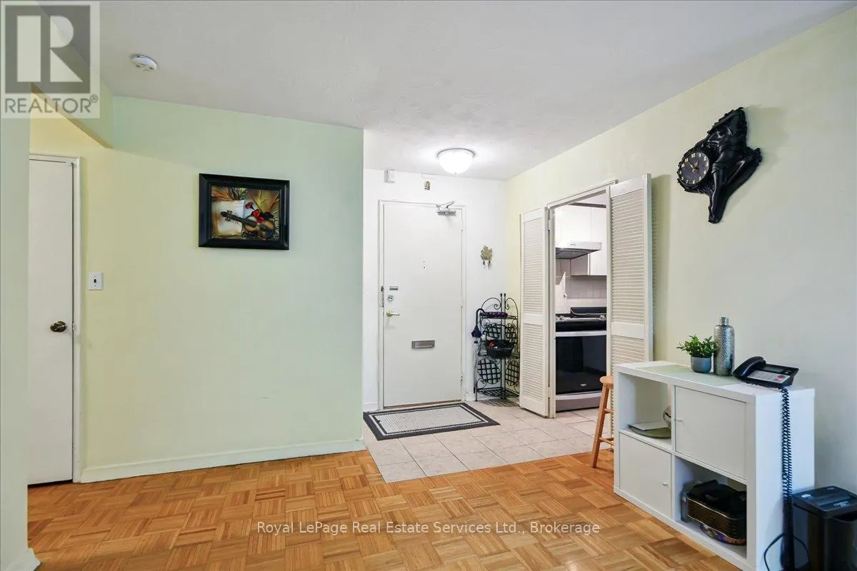 203 - 100 COE HILL DRIVE, #203