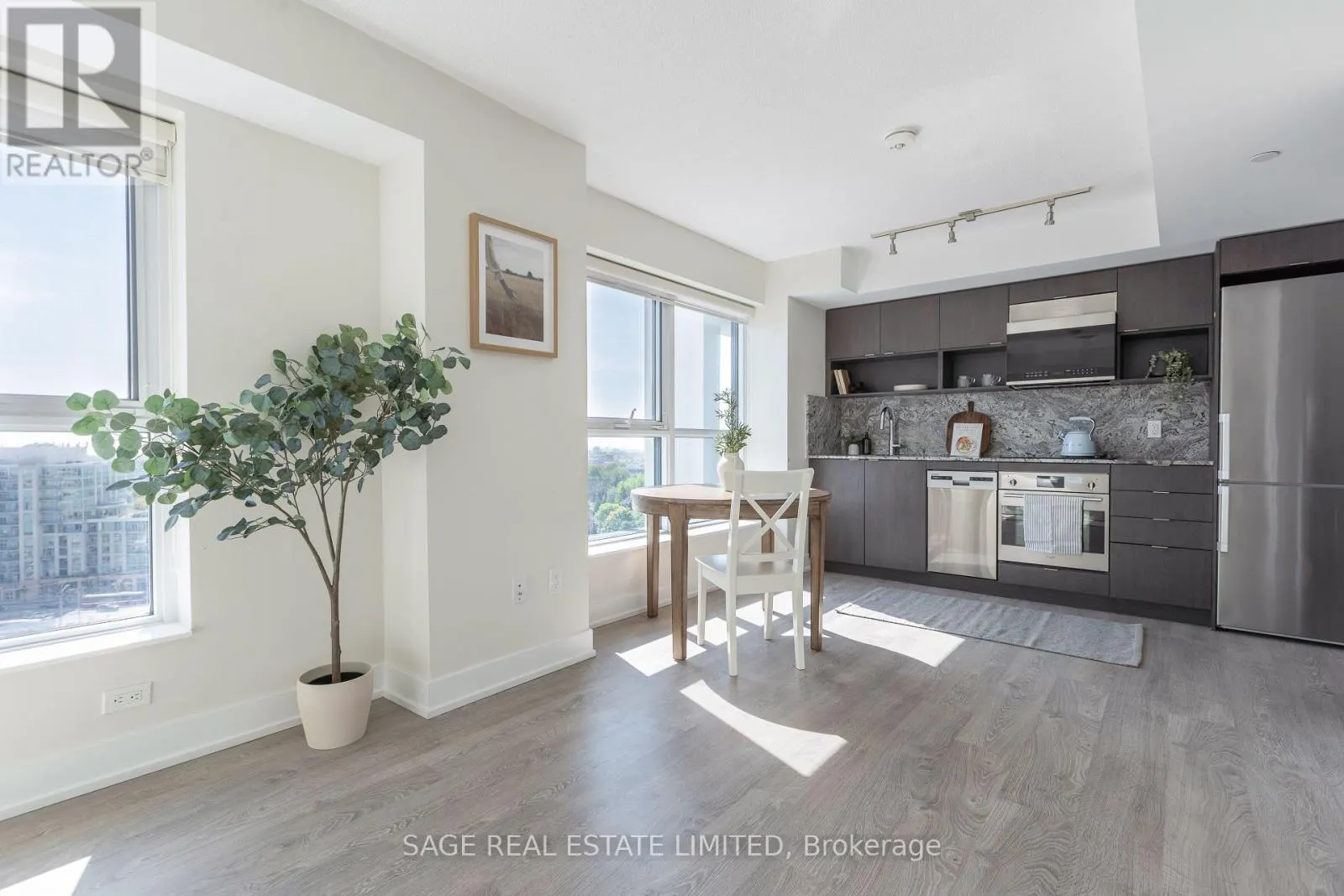 1423 - 9 MABELLE AVENUE