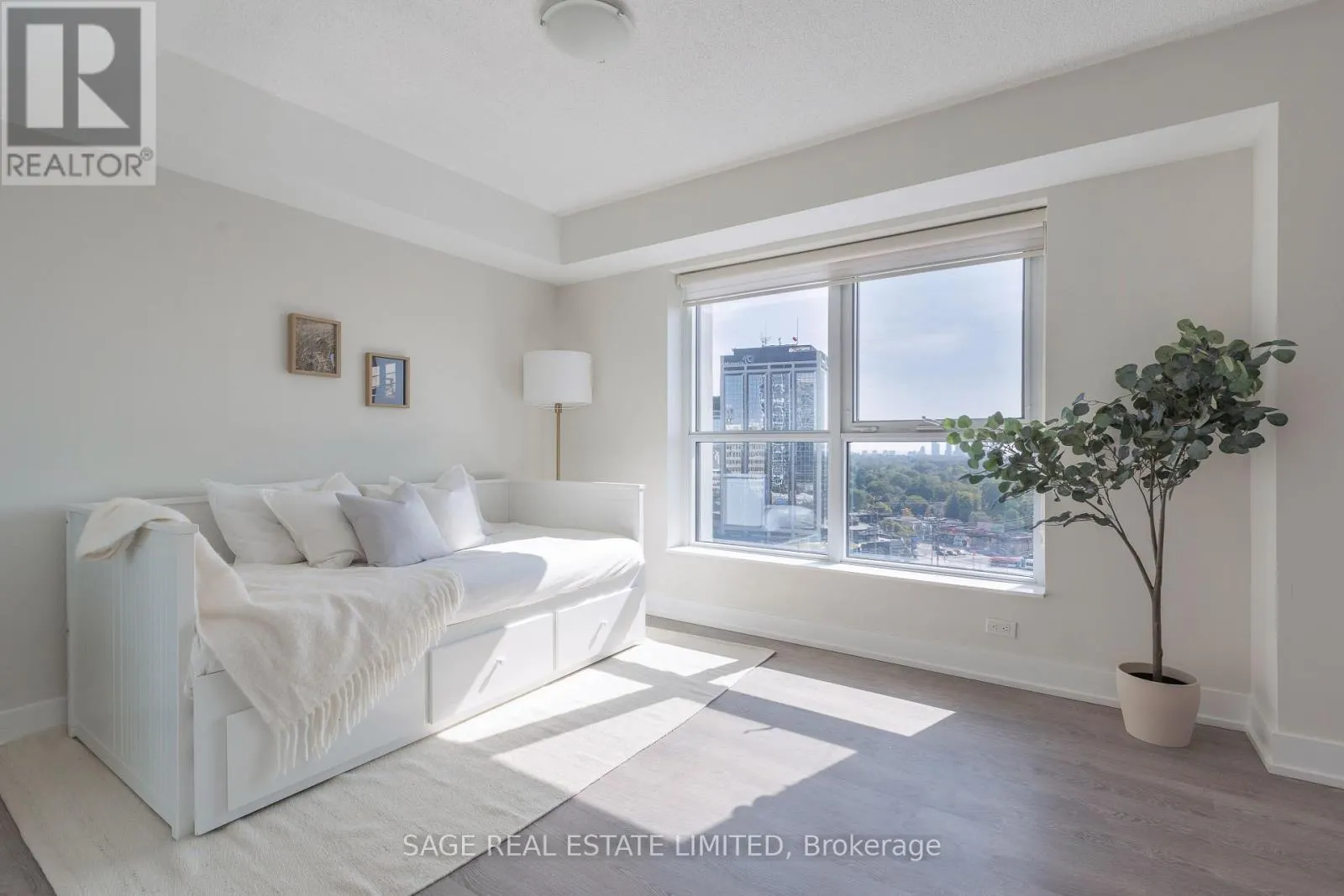 1423 - 9 MABELLE AVENUE