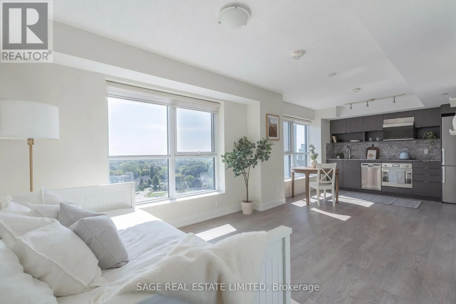 1423 - 9 MABELLE AVENUE