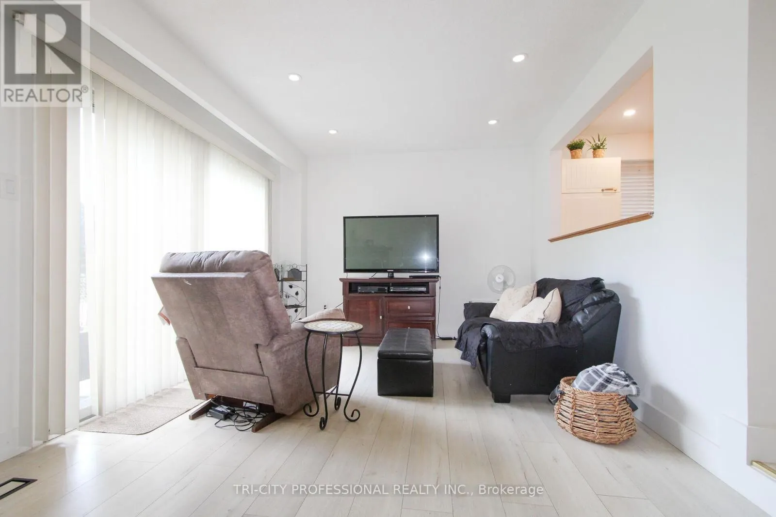 16 MANGROVE ROAD